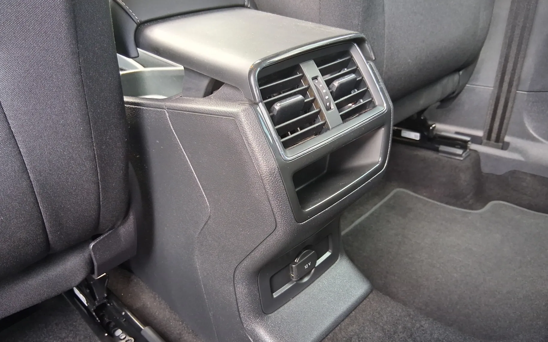 Zunanja slika - Škoda Karoq - Style 1.5 TSI 110kW DSG +NAVI+KAMERA+ACC - 9