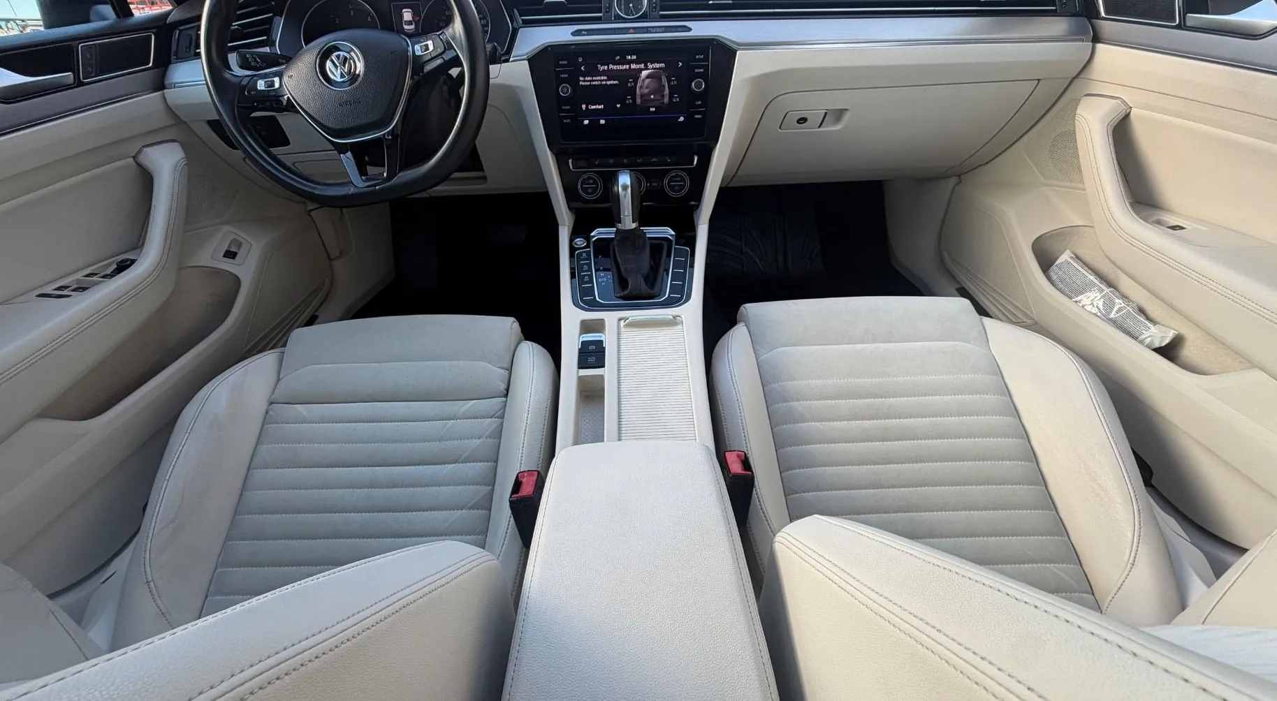 Notranja slika - Volkswagen Passat - 4motion 2.0 TDI BMT Highline DSG - 9