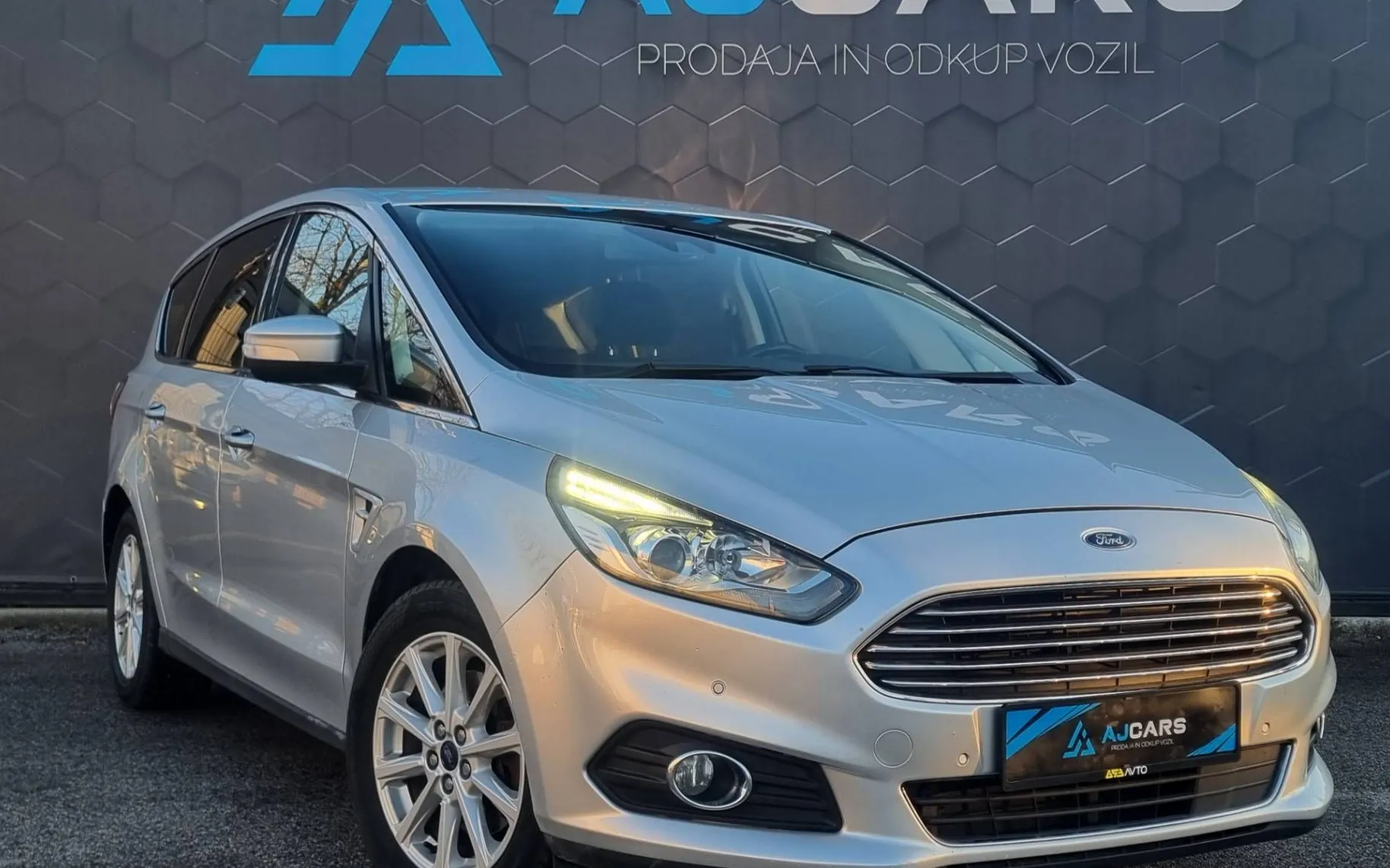 Zunanja slika - Ford S-MAX - 2.0TDCi 132kW AWD Titanium Avt.-2XLed-2xPDC-Klju - 2