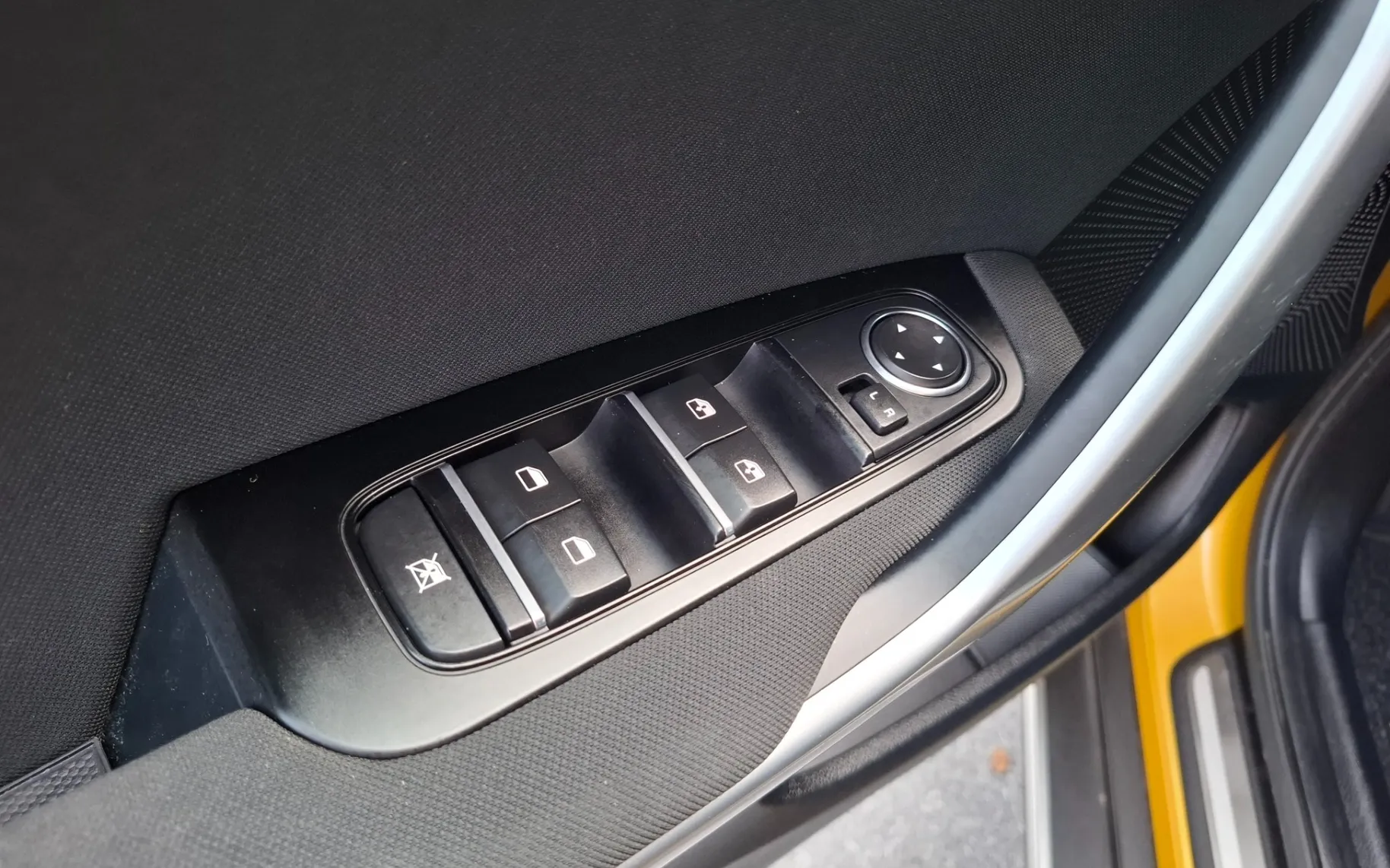 Zunanja slika - KIA XCeed - 1.0 T-GDi - SLOVENSKI - POTRJENA SERVISNA KNJIGA - 15