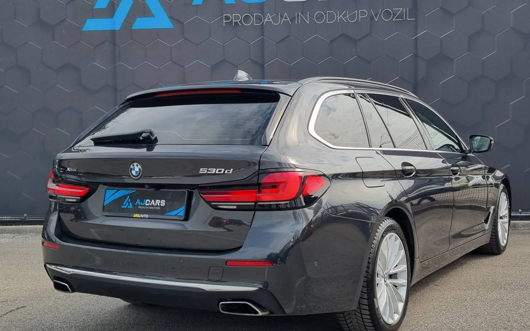 Zunanja slika - BMW Serija 5 - Touring: 530d xDrive-Luxury-Usnje-LED... - 7