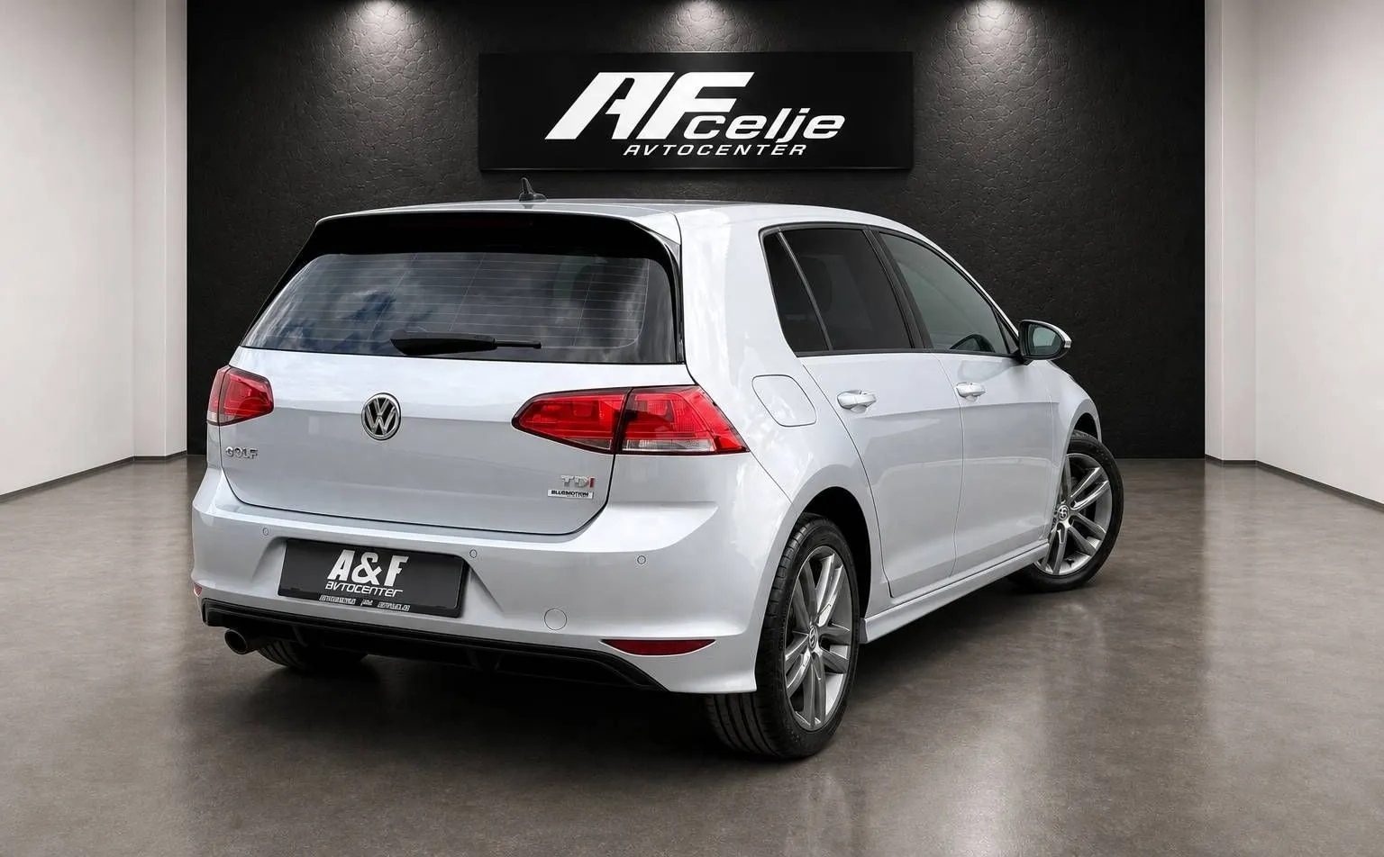 Zunanja slika - Volkswagen Golf - 1.6 TDI-R LINE-XENON+LED-LIZING ZA TUJCE-TEMPOMA - 5