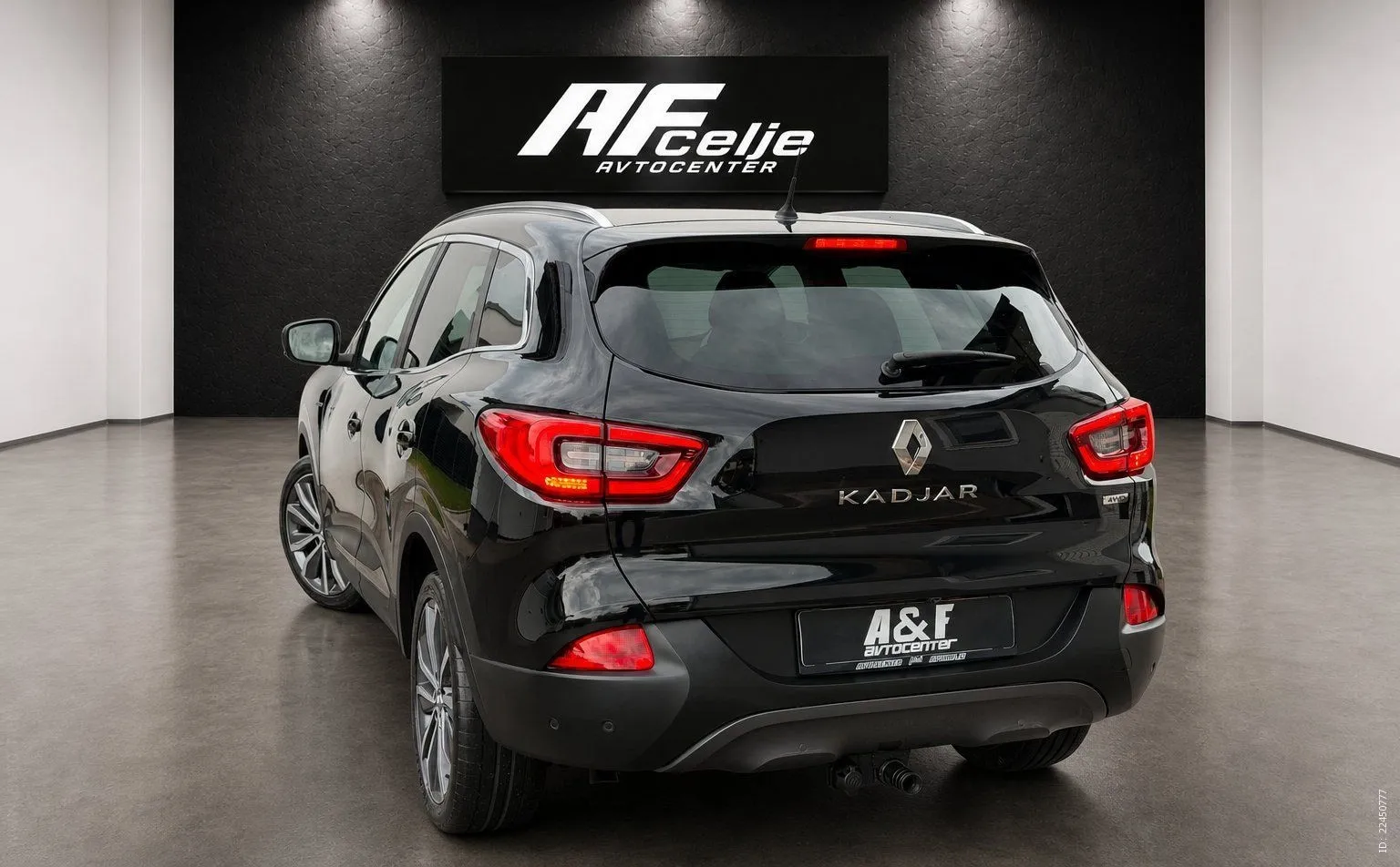 Notranja slika - Renault Kadjar - 1.6 DCI-4X4 POGON-BOSE-LIZING ZA TUJCE-XENON+LED-. - 7