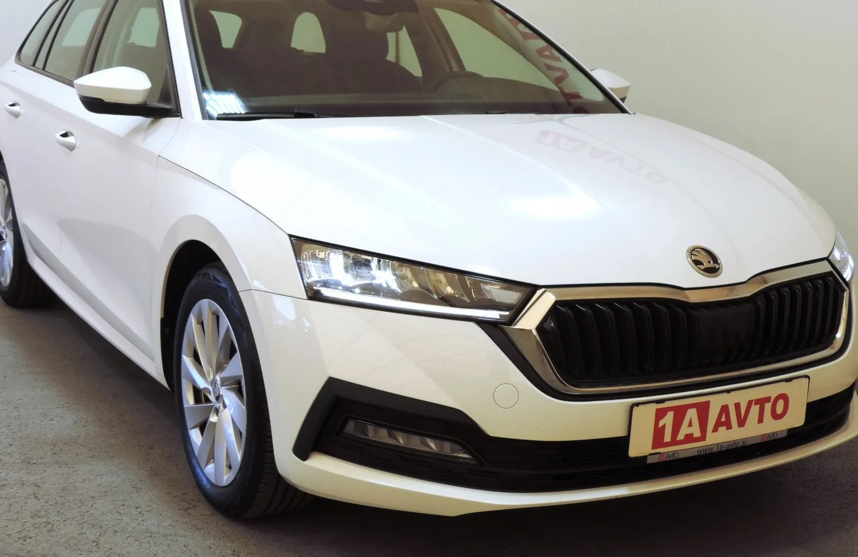 Zunanja slika - Škoda Octavia - Combi 2.0 TDI Ambition AVT. KLIMA-KAMERA-KOT NOVA - 3
