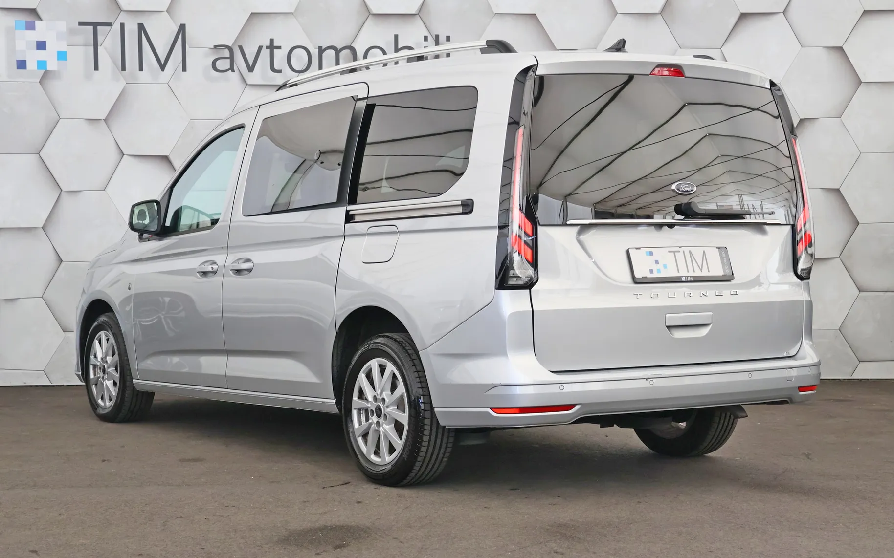 Zunanja slika - Ford Grand Tourneo Connect - Tourneo 2.0 TDCi DSG Titanium 122KM - 4