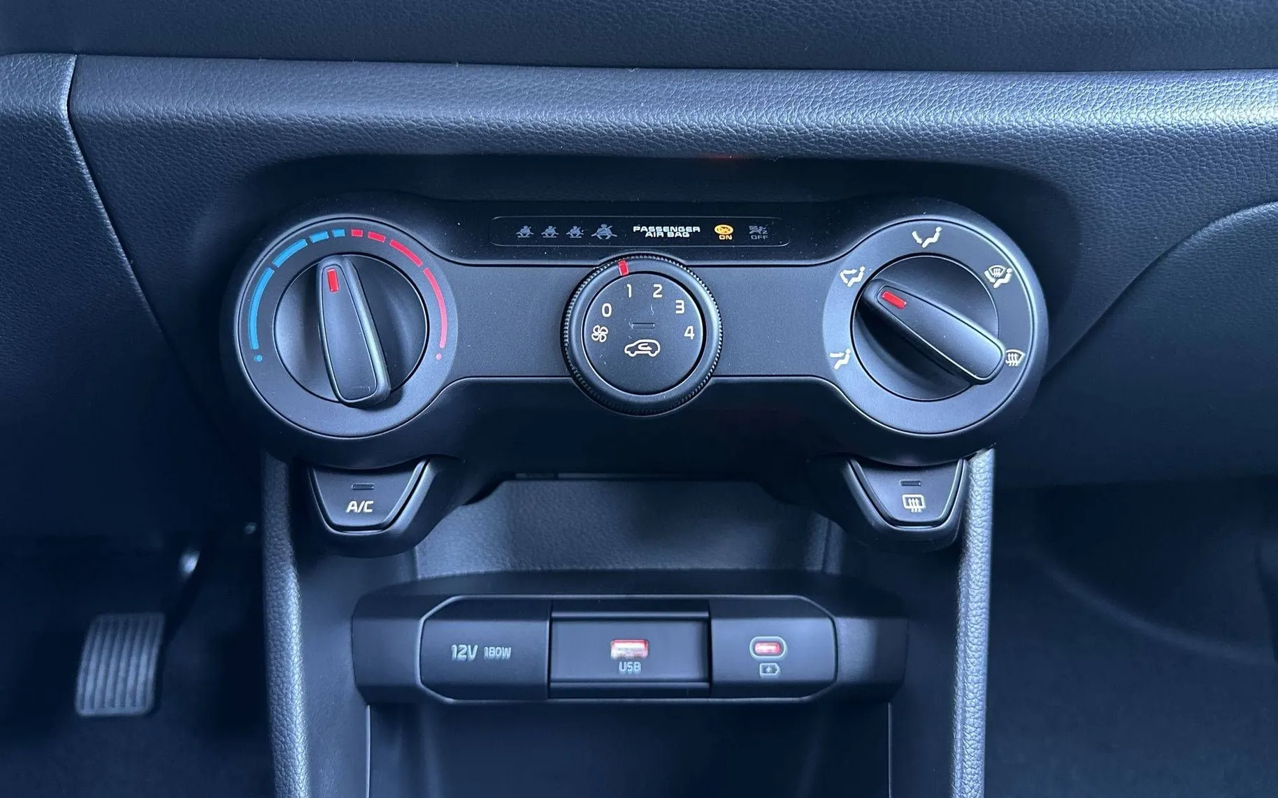 Notranja slika - KIA Picanto - 1.0 GDI LX Active. 5M T  4-sedežni - 18