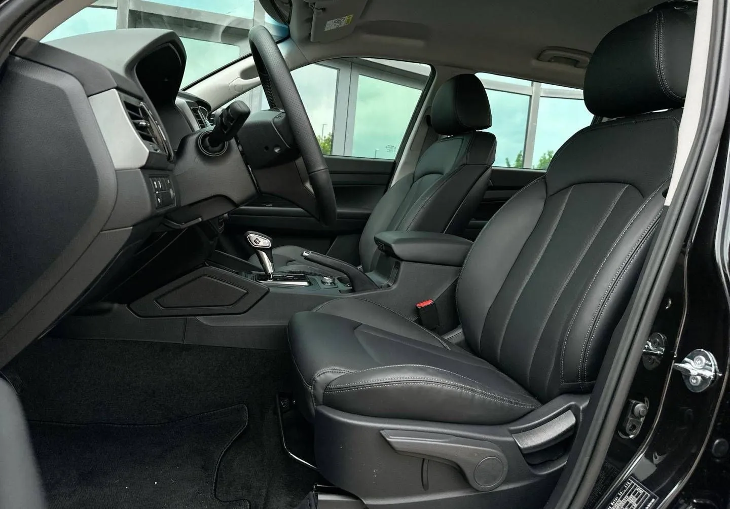Notranja slika - SsangYong Musso - Grand 2.2 XDi Ultimate 4WD AT... - 10