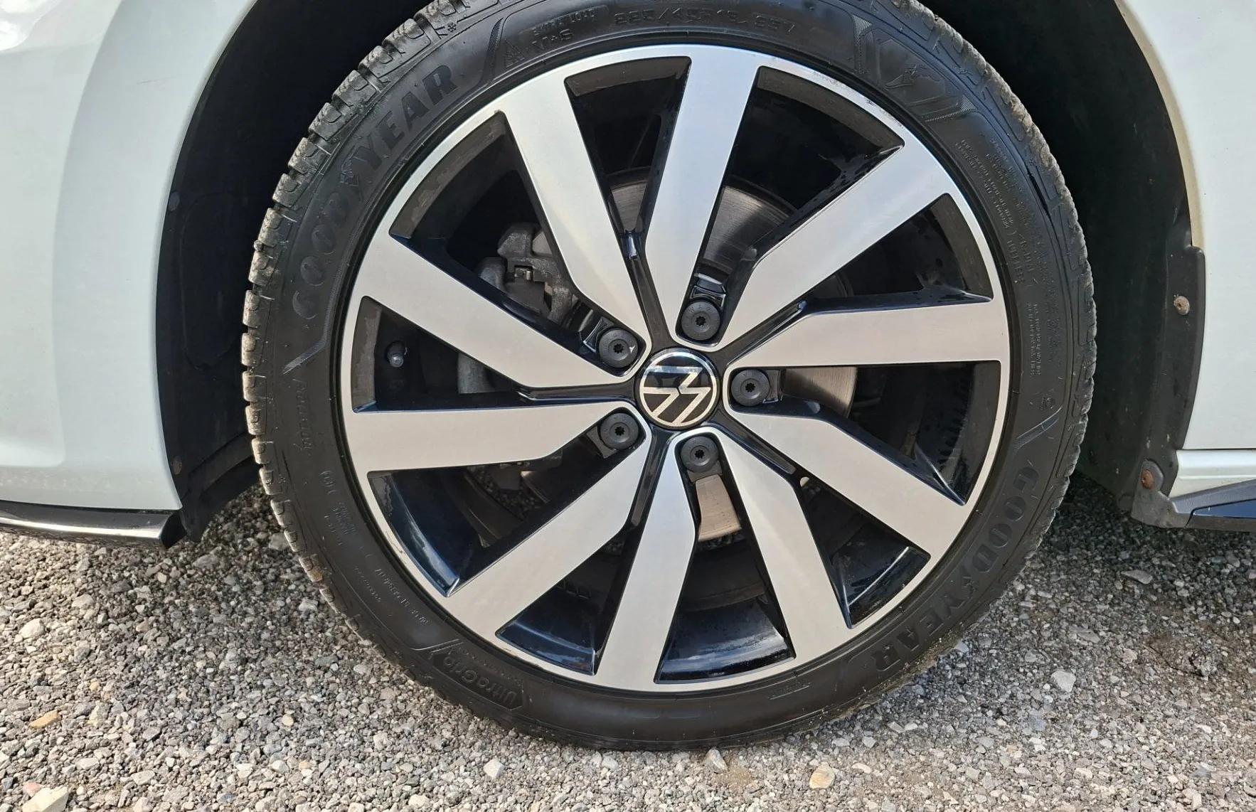 Zunanja slika - Volkswagen Touran - 2.0 TDI R-Line Edition DSG -1.Lastnik-Slo. poreklo - 16
