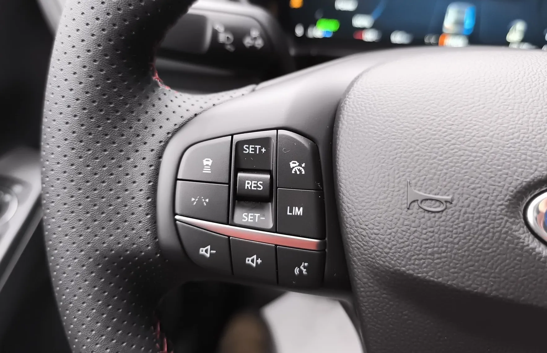 Zunanja slika - Ford Kuga - ST-LINE 2.5 Duratec Hybri 183KM FHEV AWD - 15