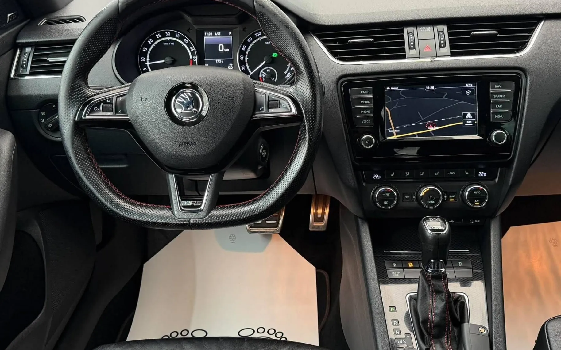 Notranja slika - Škoda Octavia - 2.0 TDI•RS•DSG•CHALLENGE•XENON+LED•KAMERA•NAVI•F1• - 9