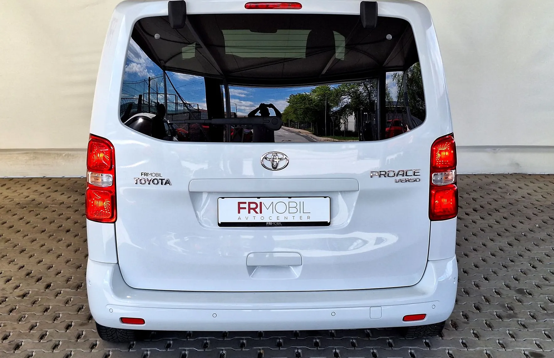 Zunanja slika - Toyota Proace - Verso 2.0 D-4D Family Medium Black Pack - 5