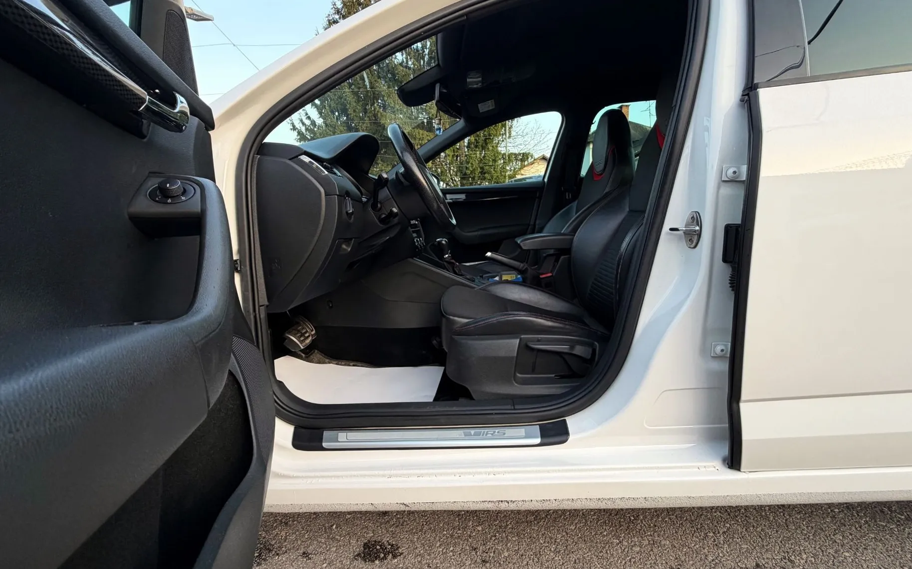 Zunanja slika - Škoda Octavia - 2.0 TDI RS AUT. ACC LED XENON F1 NAVI ALU 19 - 15