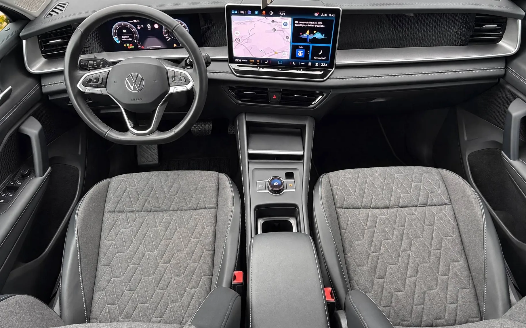 Notranja slika - Volkswagen Tayron - 1.5 eTSI  Life DSG- 7 sedežev-Vlečna kljuka-360kam - 11