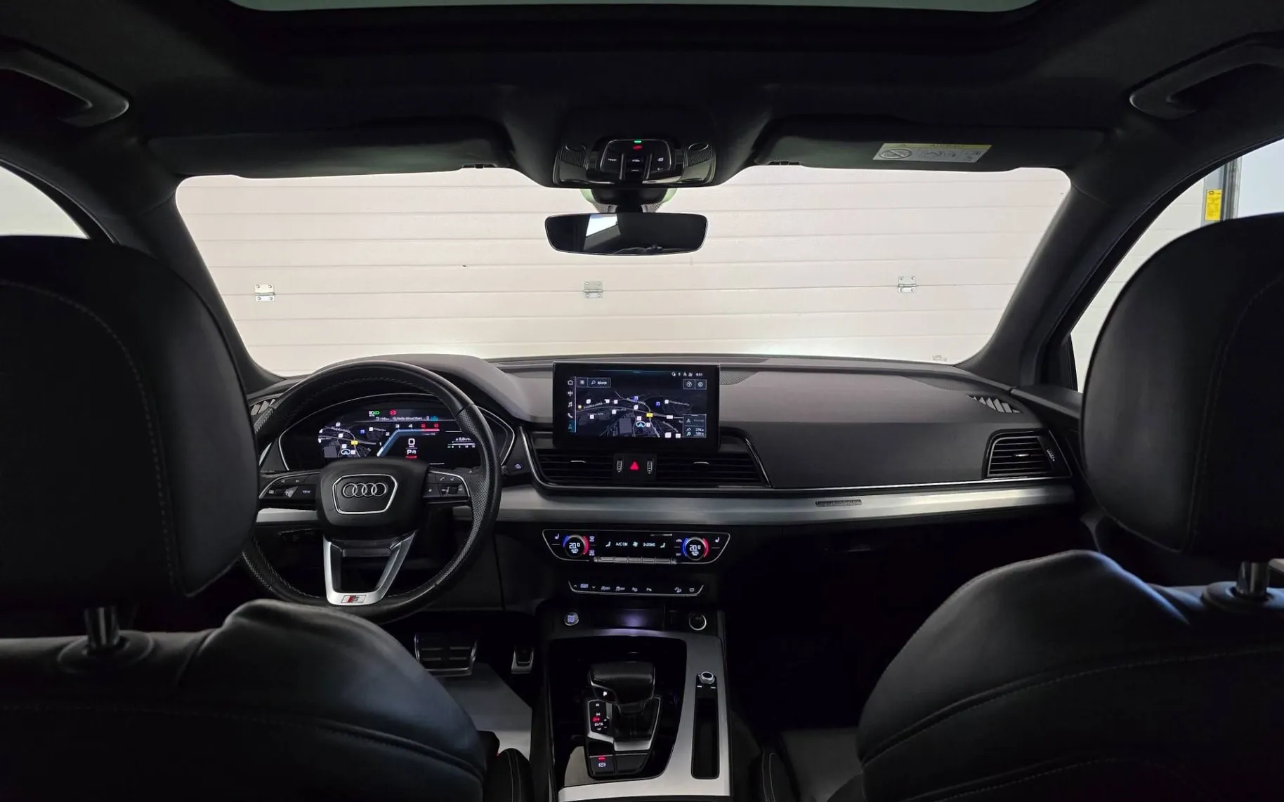 Notranja slika - Audi Q5 - quattro 40 TDI Advanced S tronic S-line - 17