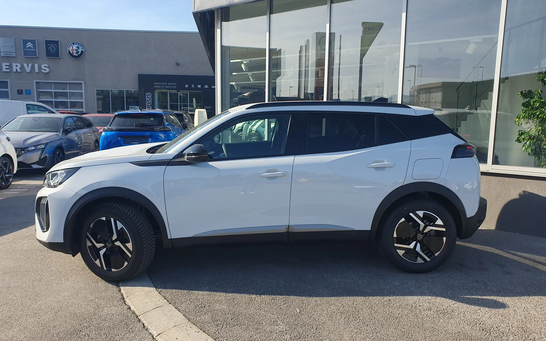 Zunanja slika - Peugeot 2008 - Allure HIBRID 145 - 5