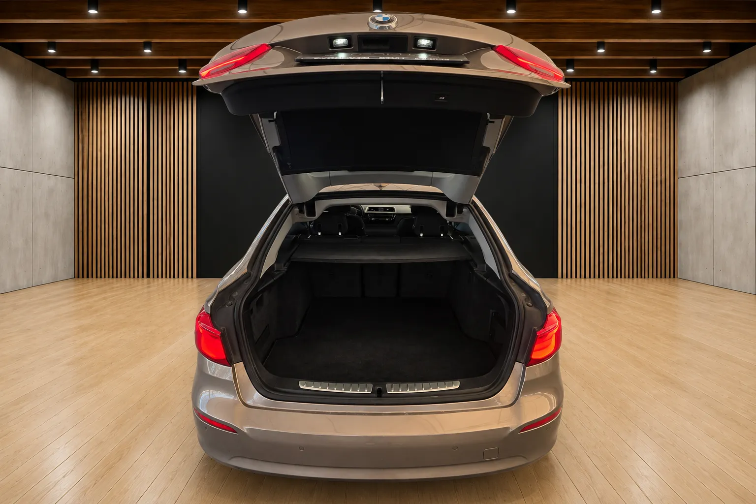 Notranja slika - BMW serija 3 Gran Turismo: - 318d Gran Turismo Brez pologa do 84 obrokov - 9