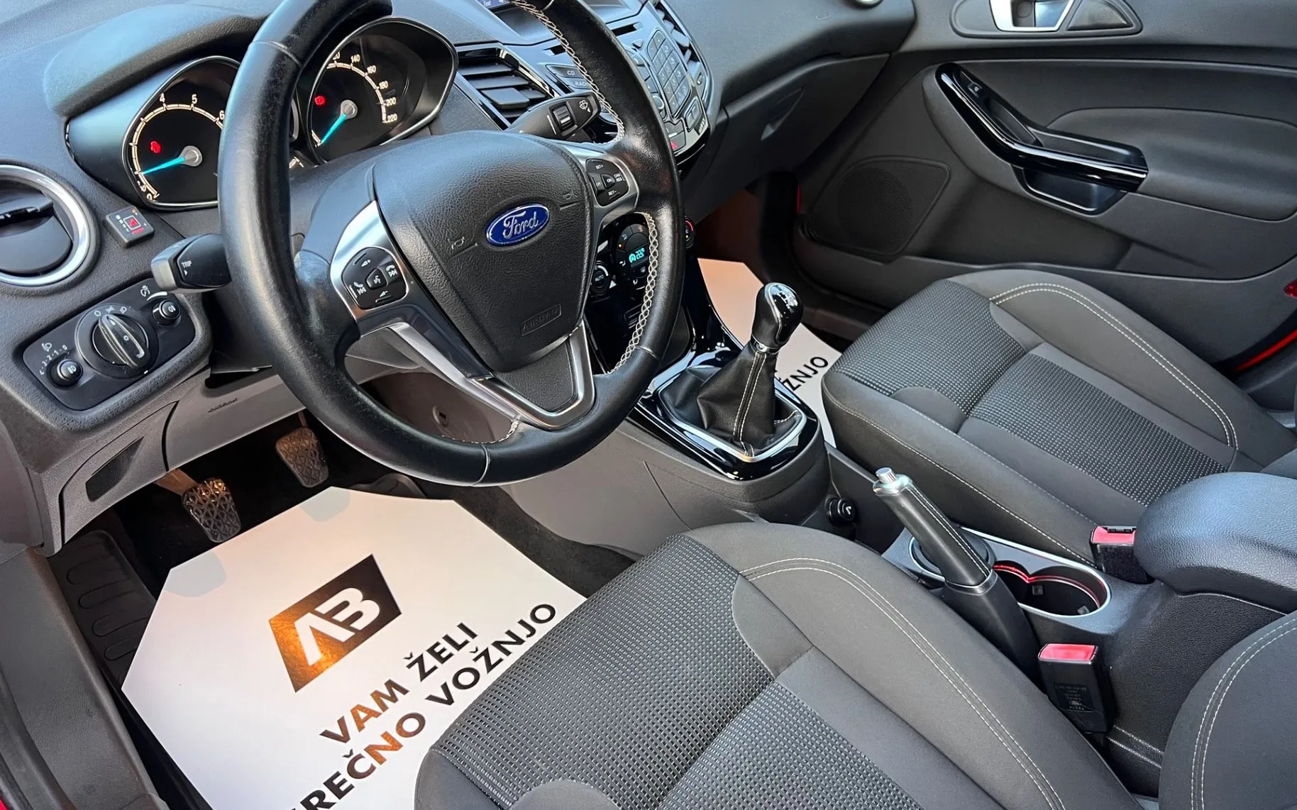 Notranja slika - Ford Fiesta - 1.25l+LED+ALU+TITANIUM+TEMP - 9