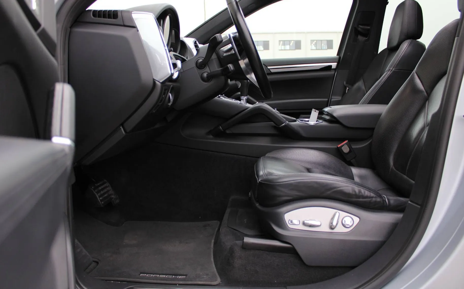 Zunanja slika - Porsche Cayenne - 3.0 TD Platinum Edition HLAJ SED PANO KEYLESS - 9