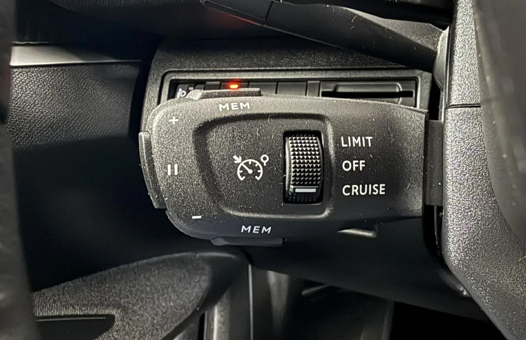 Zunanja slika - Peugeot 5008 - 1.2 PureTech 96 KW Avt.NAVI.KAMERA.2023 VELIKI SER - 10