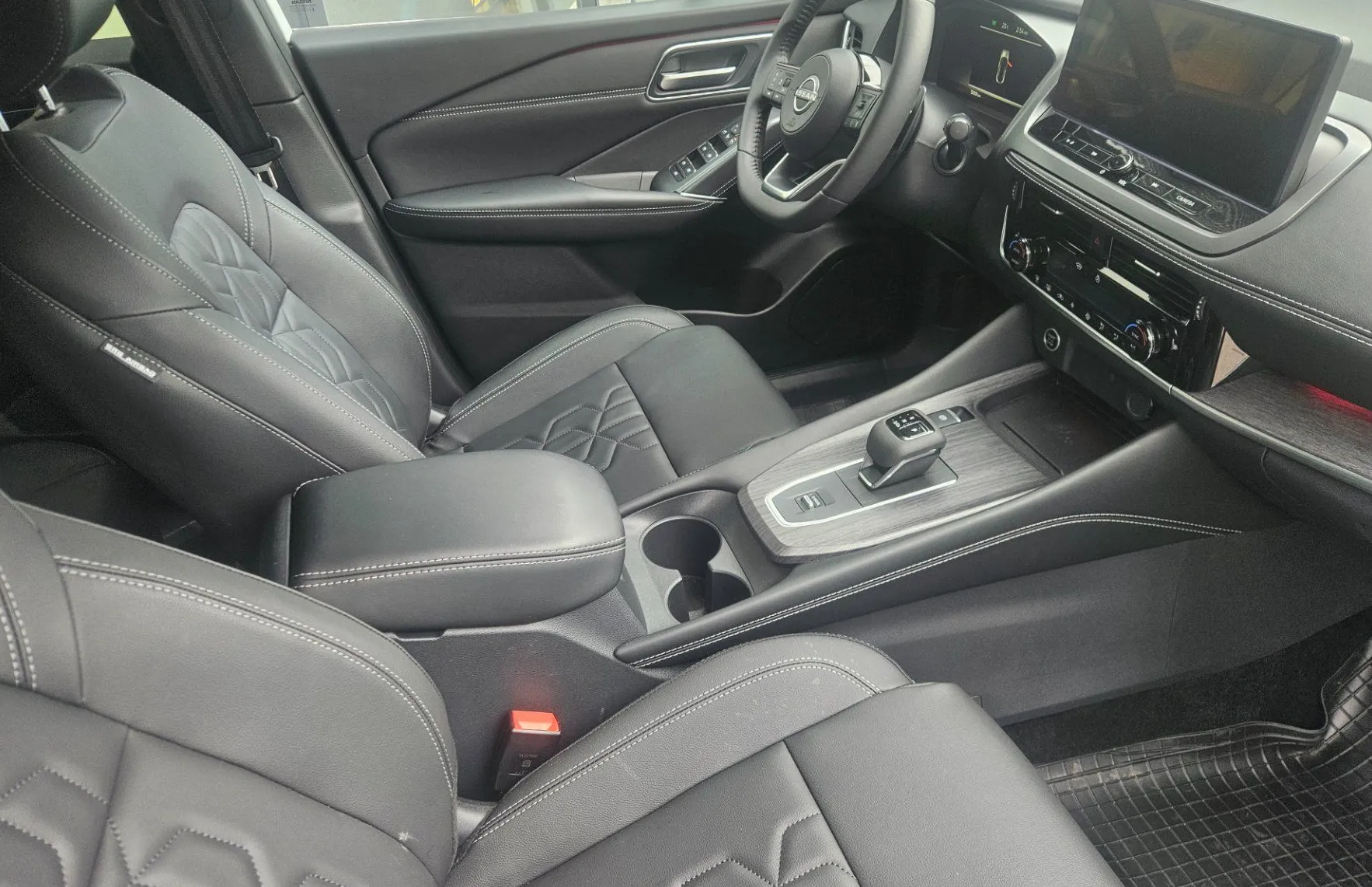 Zunanja slika - Nissan Qashqai - 1.3 DIG-T MHEV Tekna X-Tronic - 8