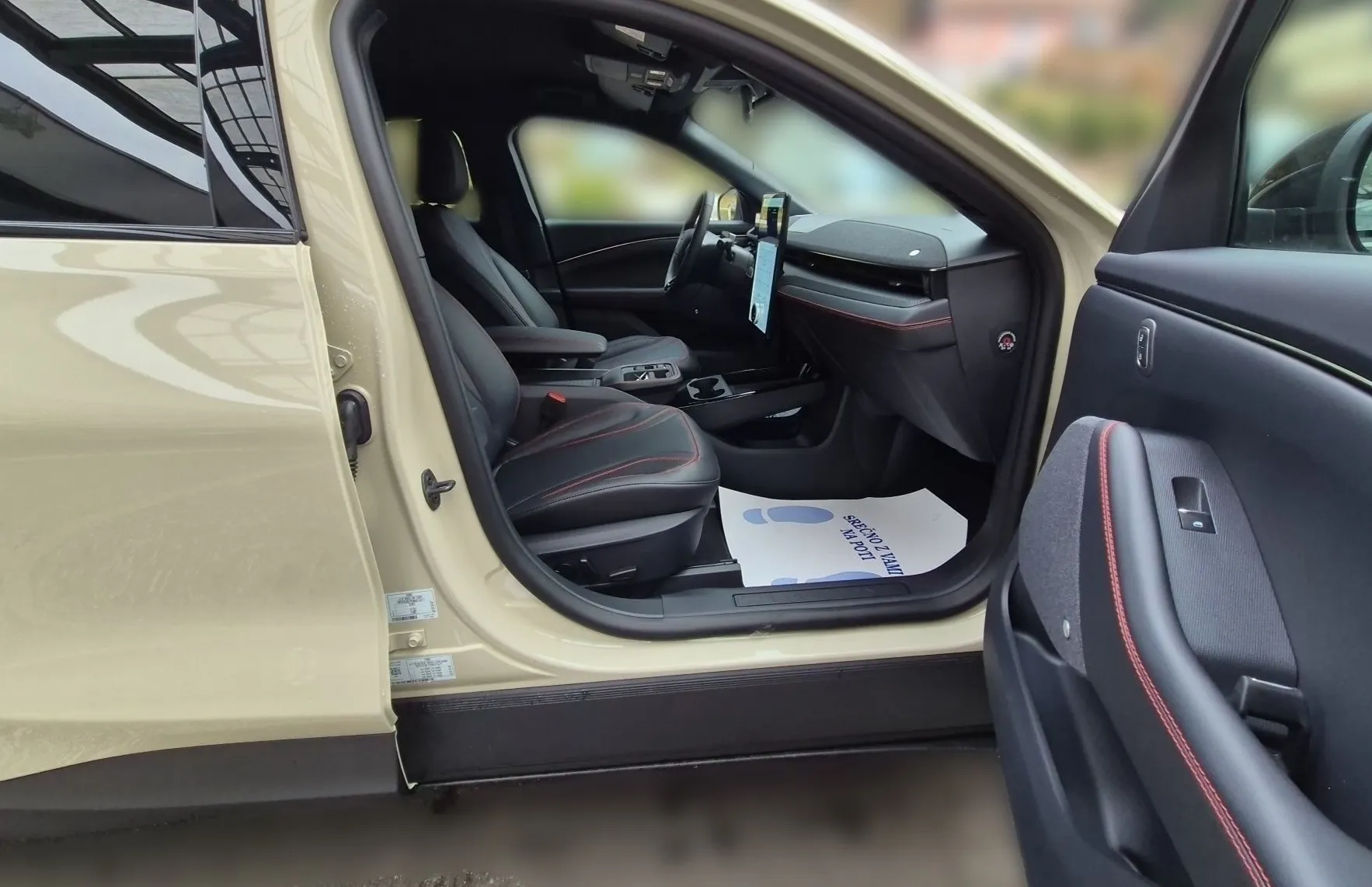 Zunanja slika - Ford Mustang Mach-e - PREMIUM 88kWh 276PS RWD-NA ZALOGI - 15