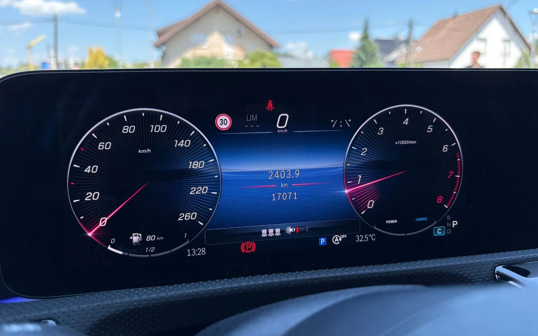 Notranja slika - Mercedes-Benz A-Razred - 180 AMG Line |ACC|Kamera|Gretje|AmbientL|PDC|SLO|. - 8