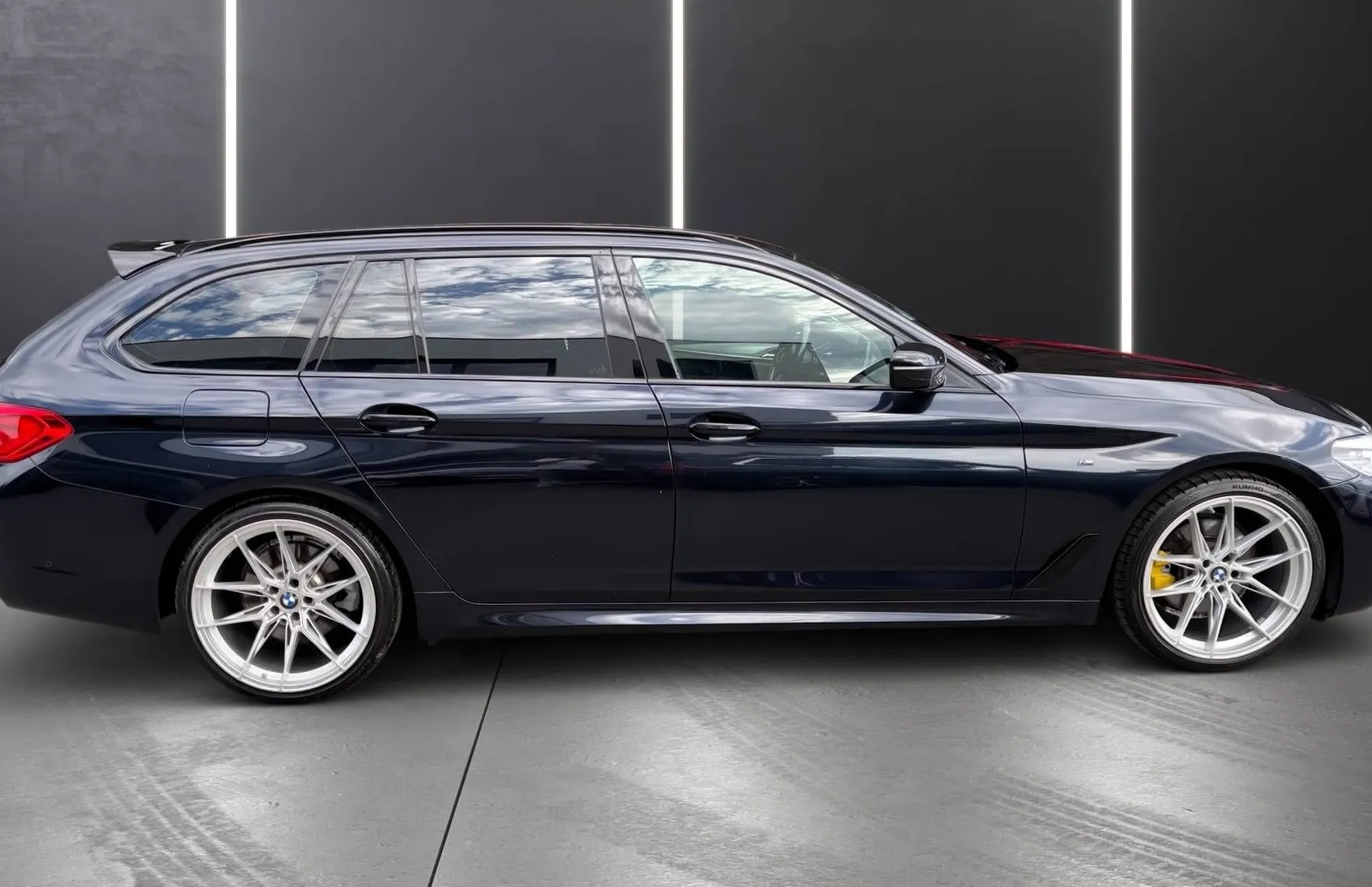 Zunanja slika - BMW Serija 5 - Touring: 520d M-PAKET FUL LED NAVI TEMP PANO PDC KLJUKA - 10