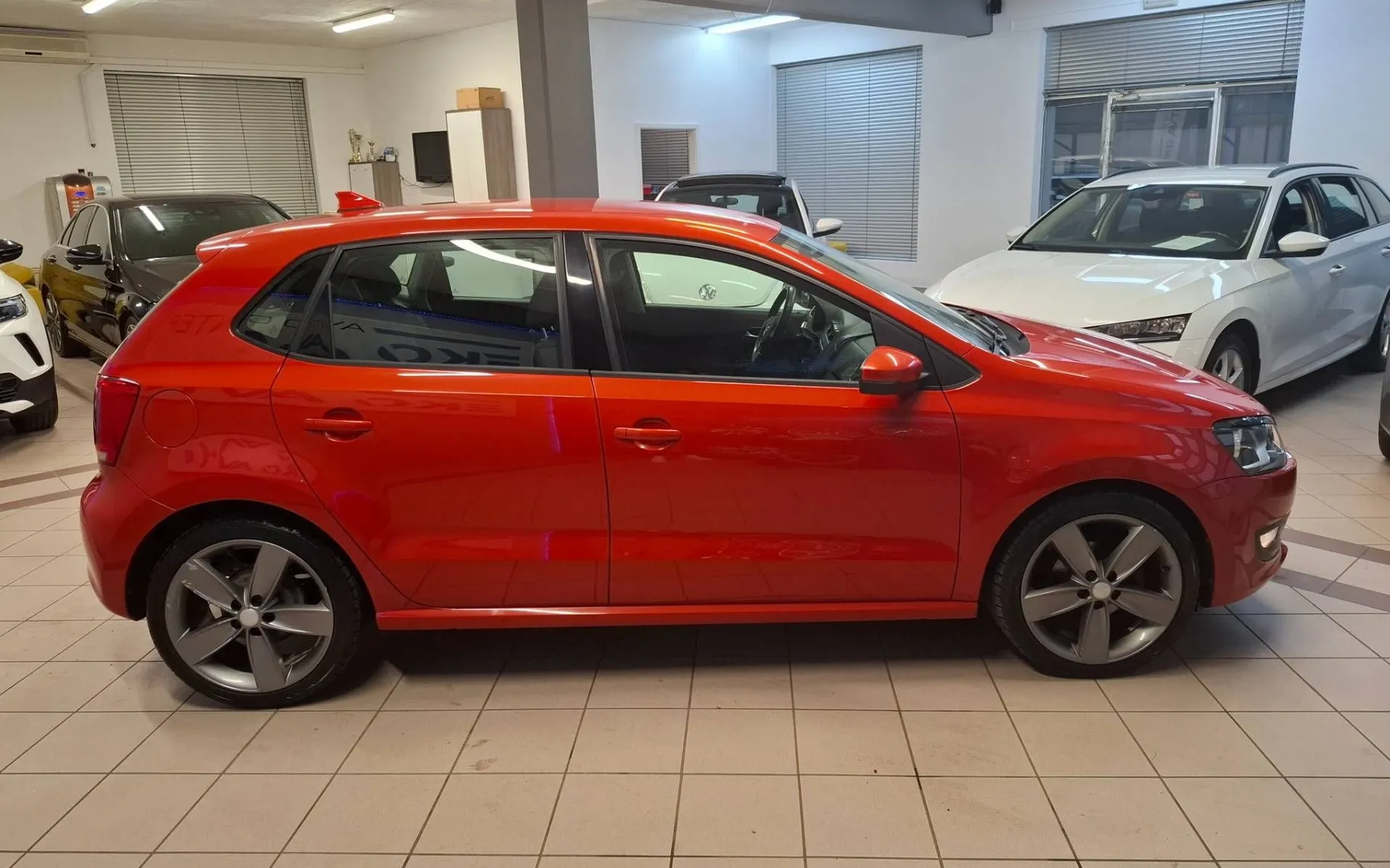 Zunanja slika - Volkswagen Polo - 1.4 Comfortline KREDIT BREZ GA-KLIMA-ALU-NAVI - 4