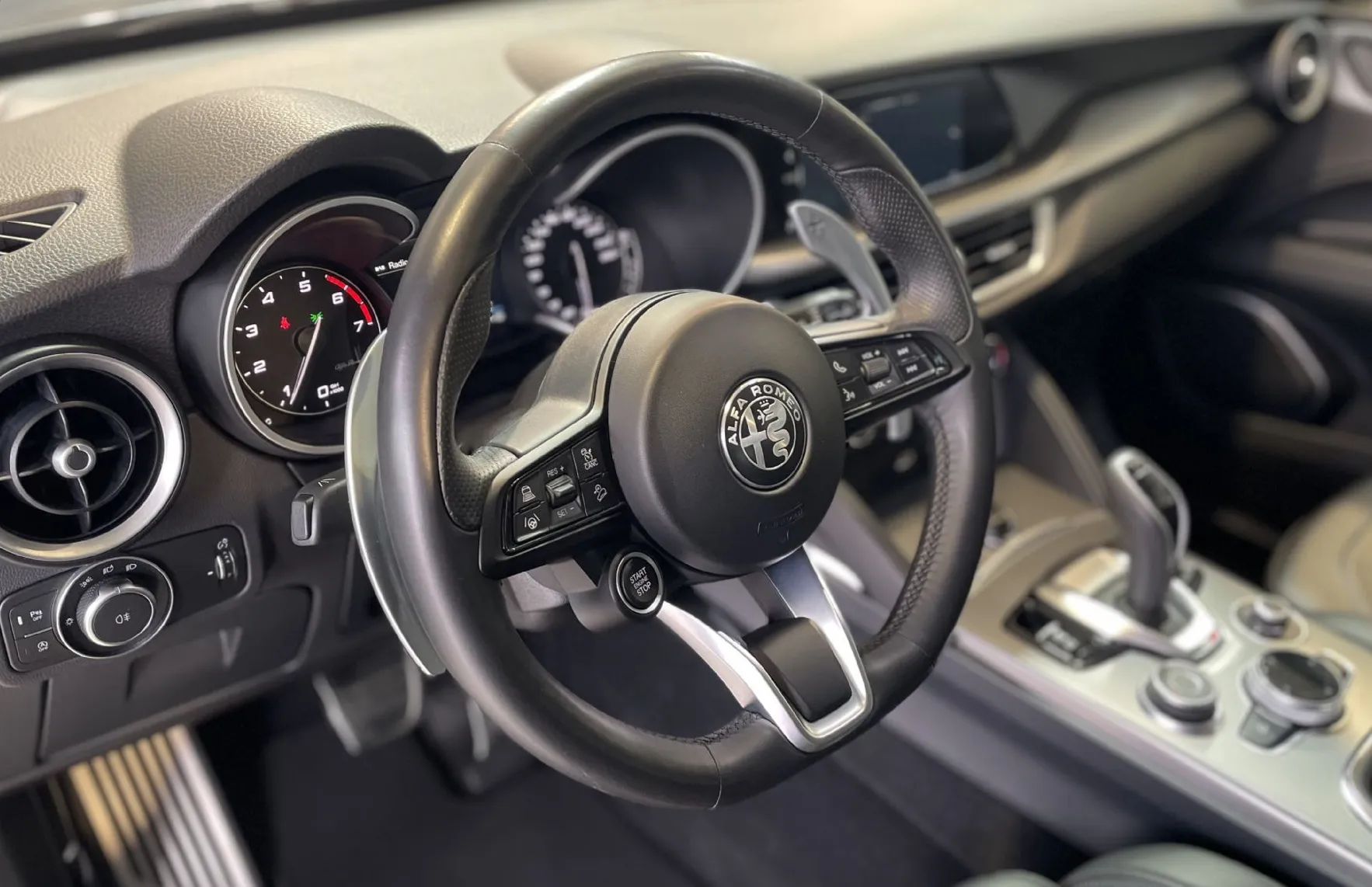 Zunanja slika - Alfa Romeo Stelvio - VELOCE-PANORAMA-KEYLESS-NAVI-USNJE-MEMORY-LED-ACC - 11