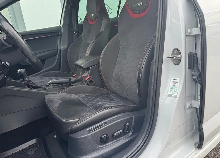 Zunanja slika - Škoda Octavia - RS 2.0 TDI DSG  kW 4X4 Virtual Navi Radar Kamera - 9