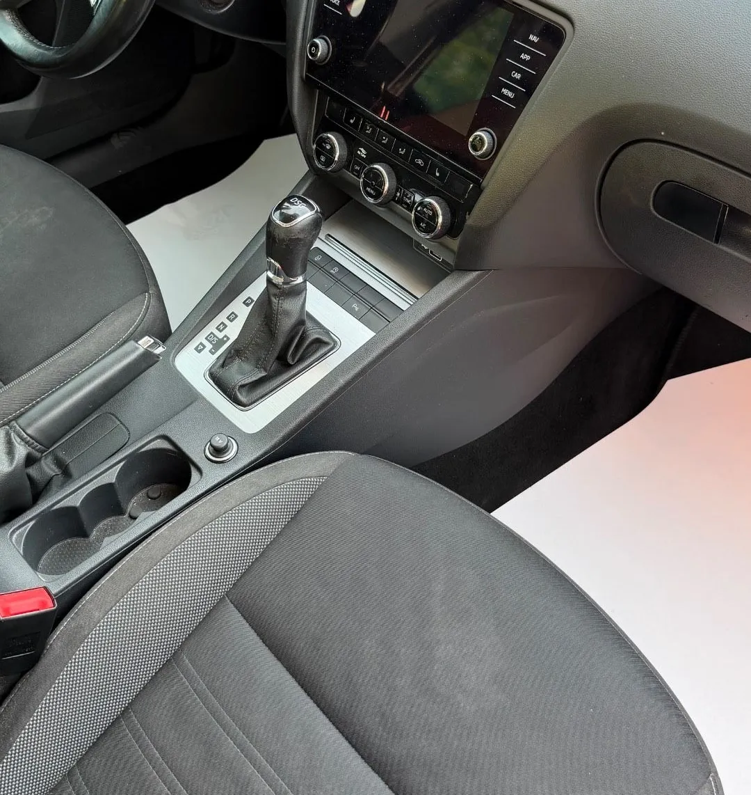 Notranja slika - Škoda Octavia - Combi 1.6 TDI DSG - 8