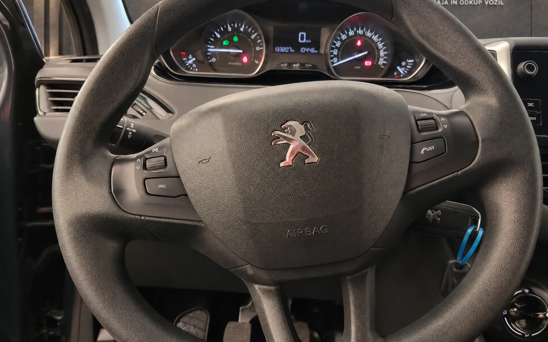 Notranja slika - Peugeot 208 - 1.2 PureTech-PRVA LASTNICA-ODLIČEN - 12