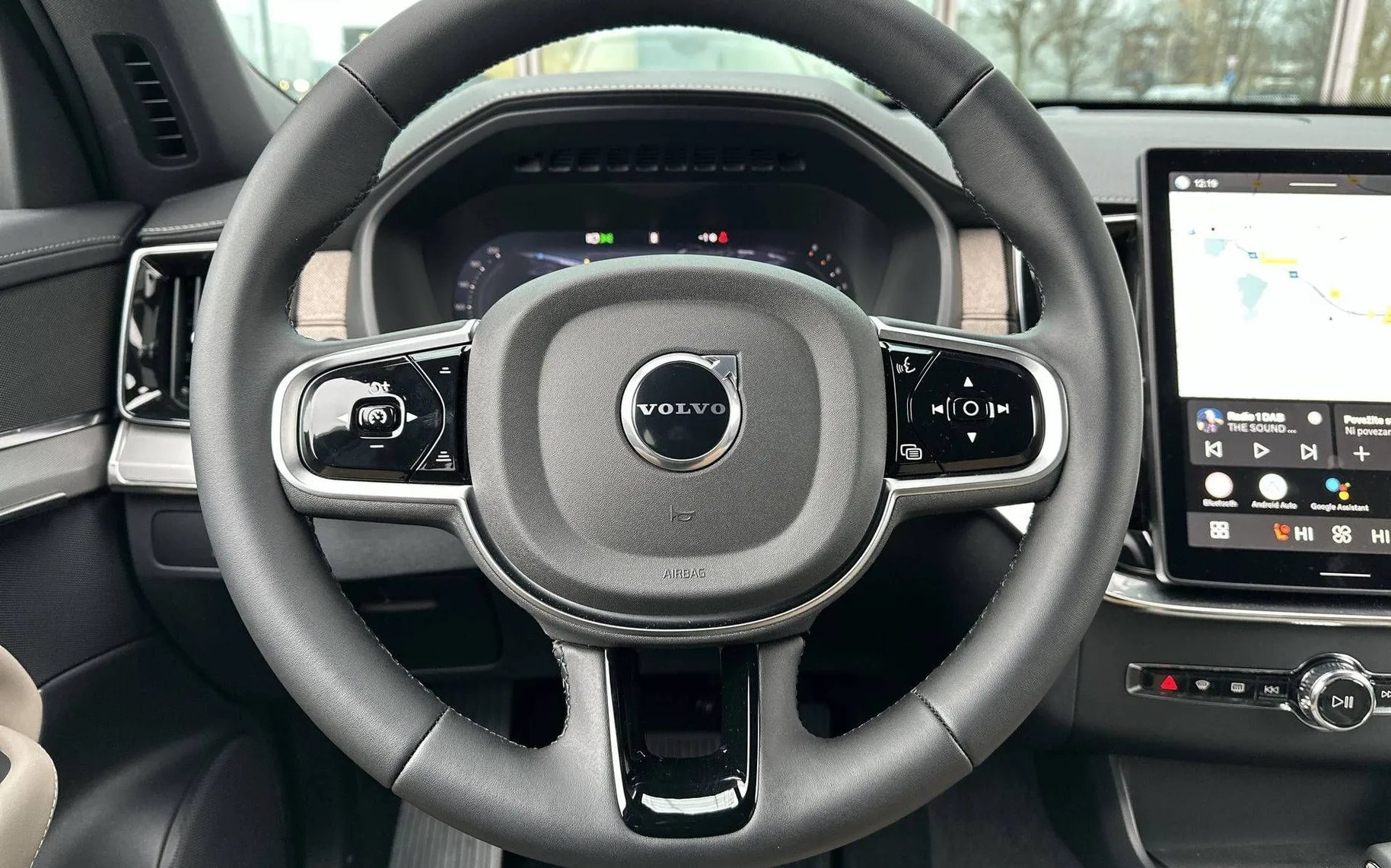 Notranja slika - Volvo XC90 - B5 P Core Bright 7s AT AWD 3 leta gar. + 3 serv - 15