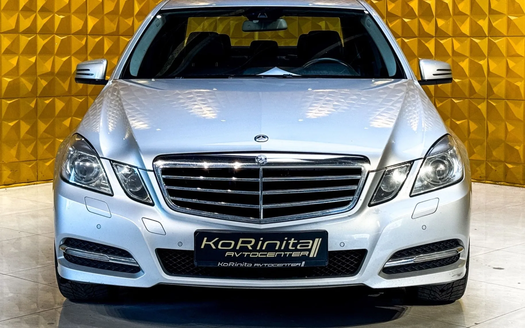 Zunanja slika - Mercedes-Benz E-Razred - E 220 CDI AUT.-PANO.-GRETJE-PDC-NAVI-F1... - 4