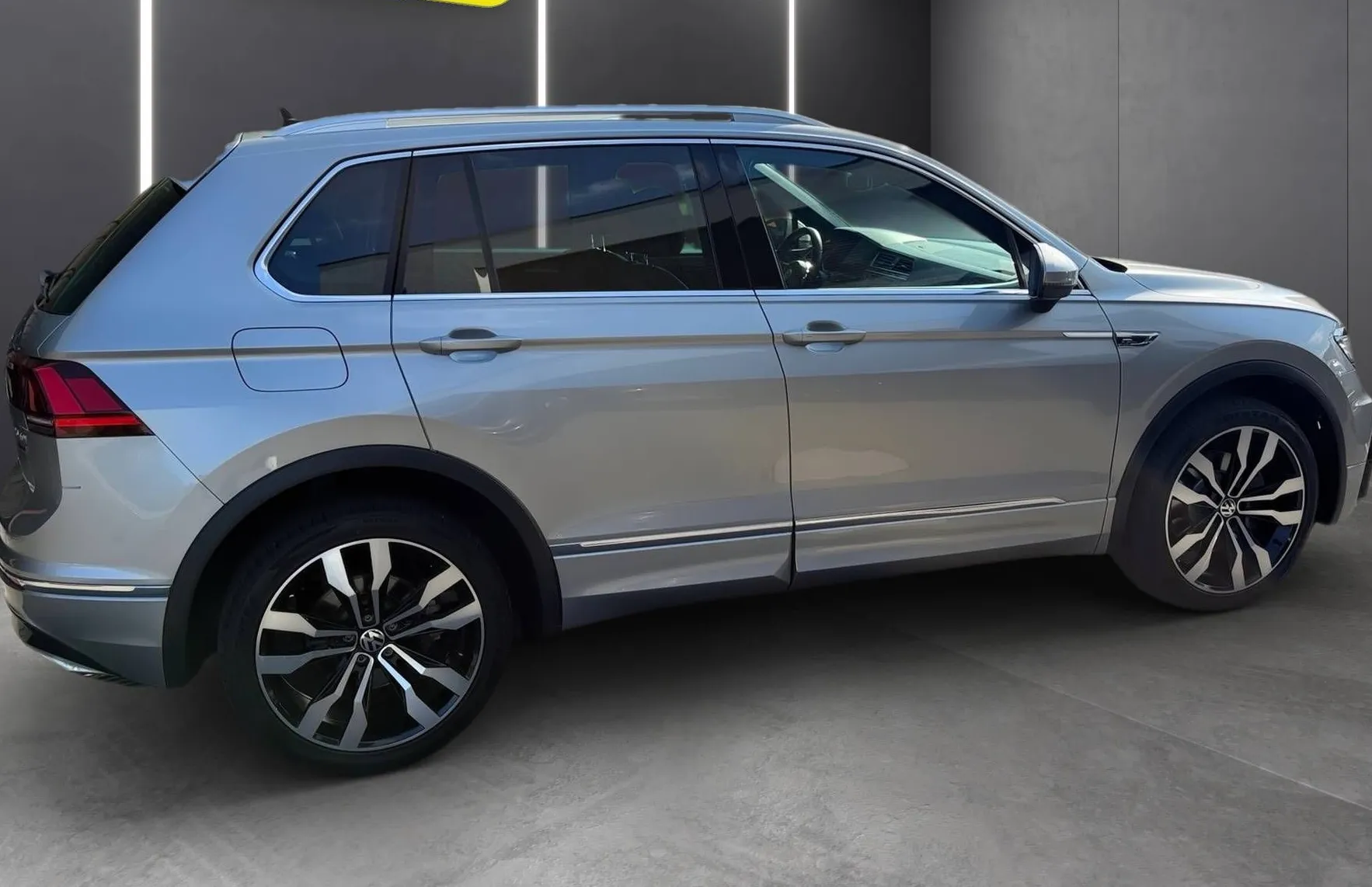 Zunanja slika - VW Tiguan - 2.0 TDI 3x R- LINE 4x4 ACC MEMORY NAPA USNJE TOP.. - 7