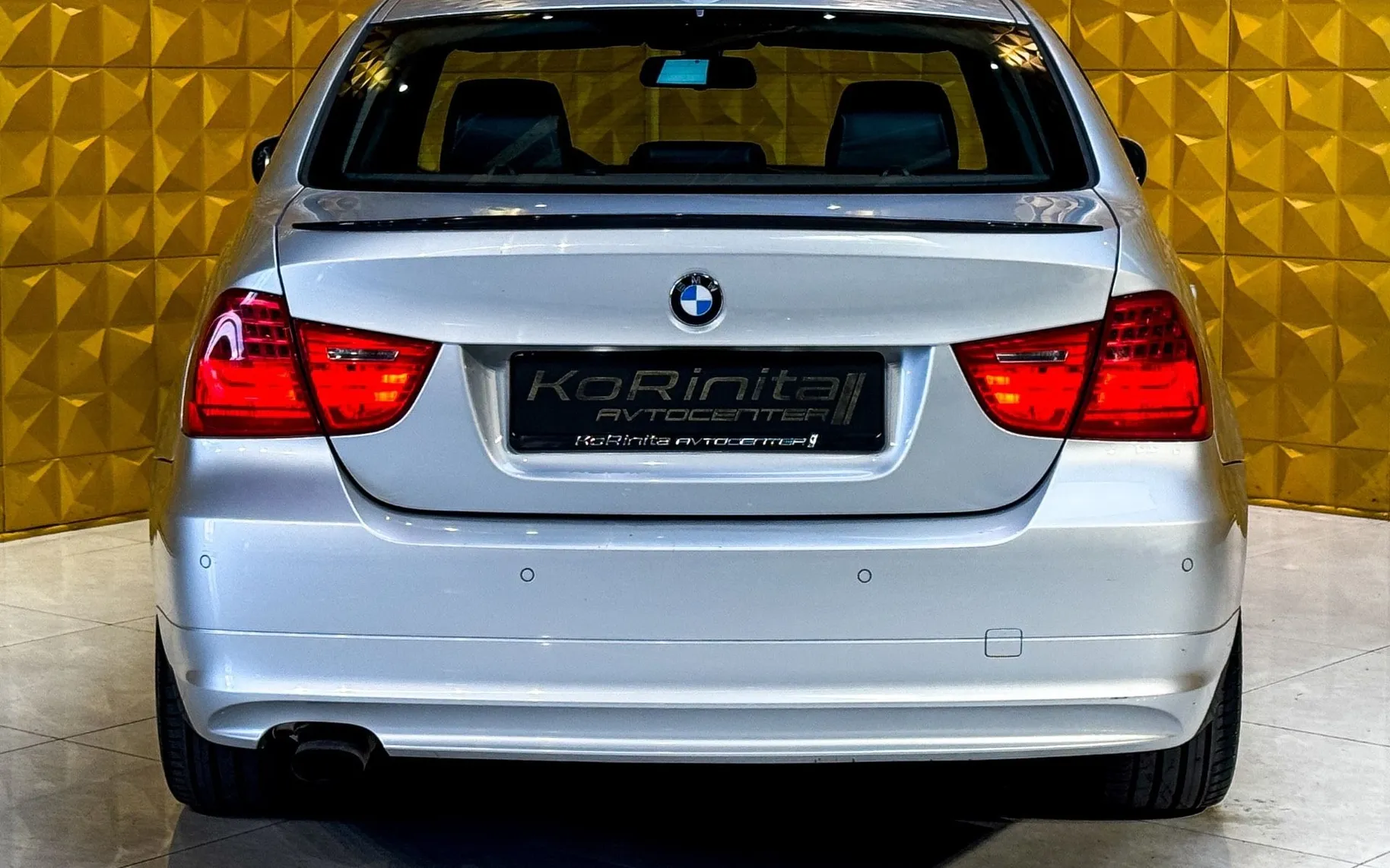 Notranja slika - BMW serija 3: - 318d LCI-STREŠNO OKNO-GRETJE-NAVI-PDC - 9