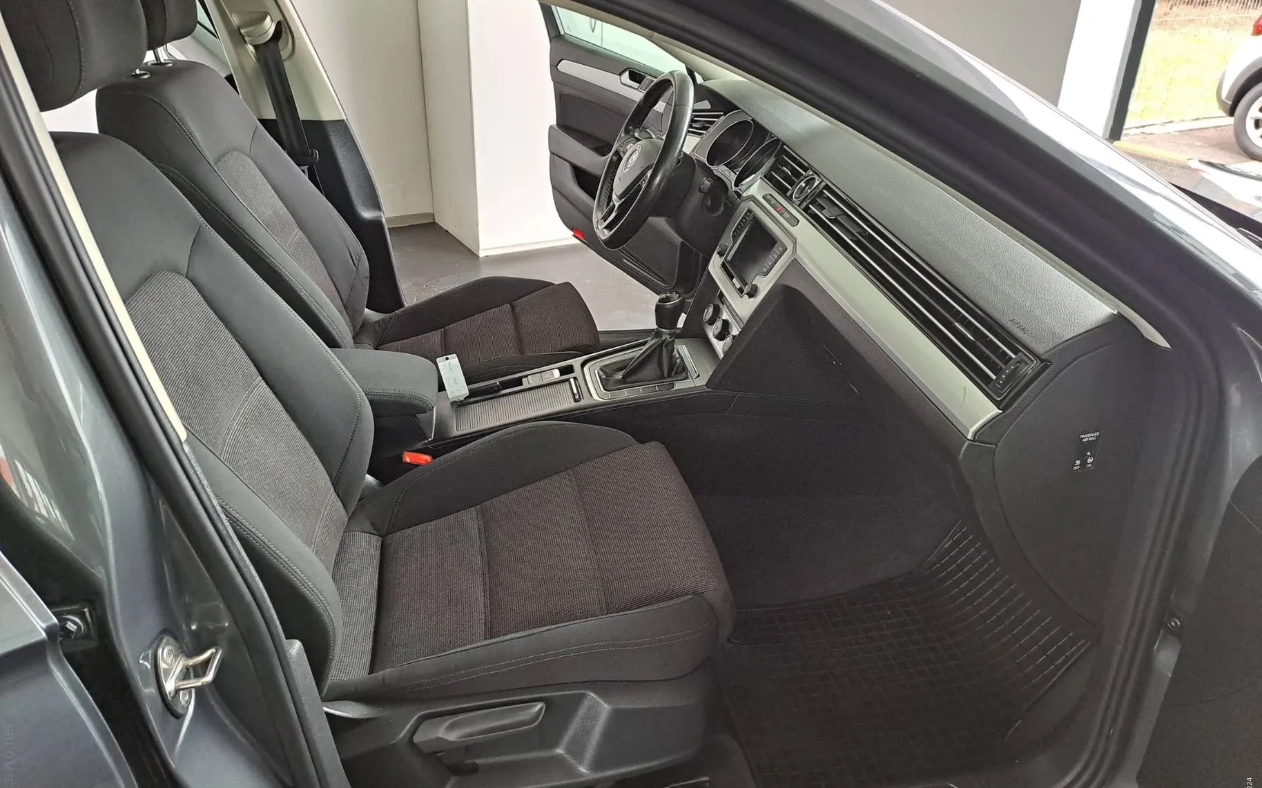 Notranja slika - Volkswagen Passat Variant - 2.0 TDI-MODEL 2016-ODLIČEN-PDC-NAVI-ALU-KOT NOV... - 11