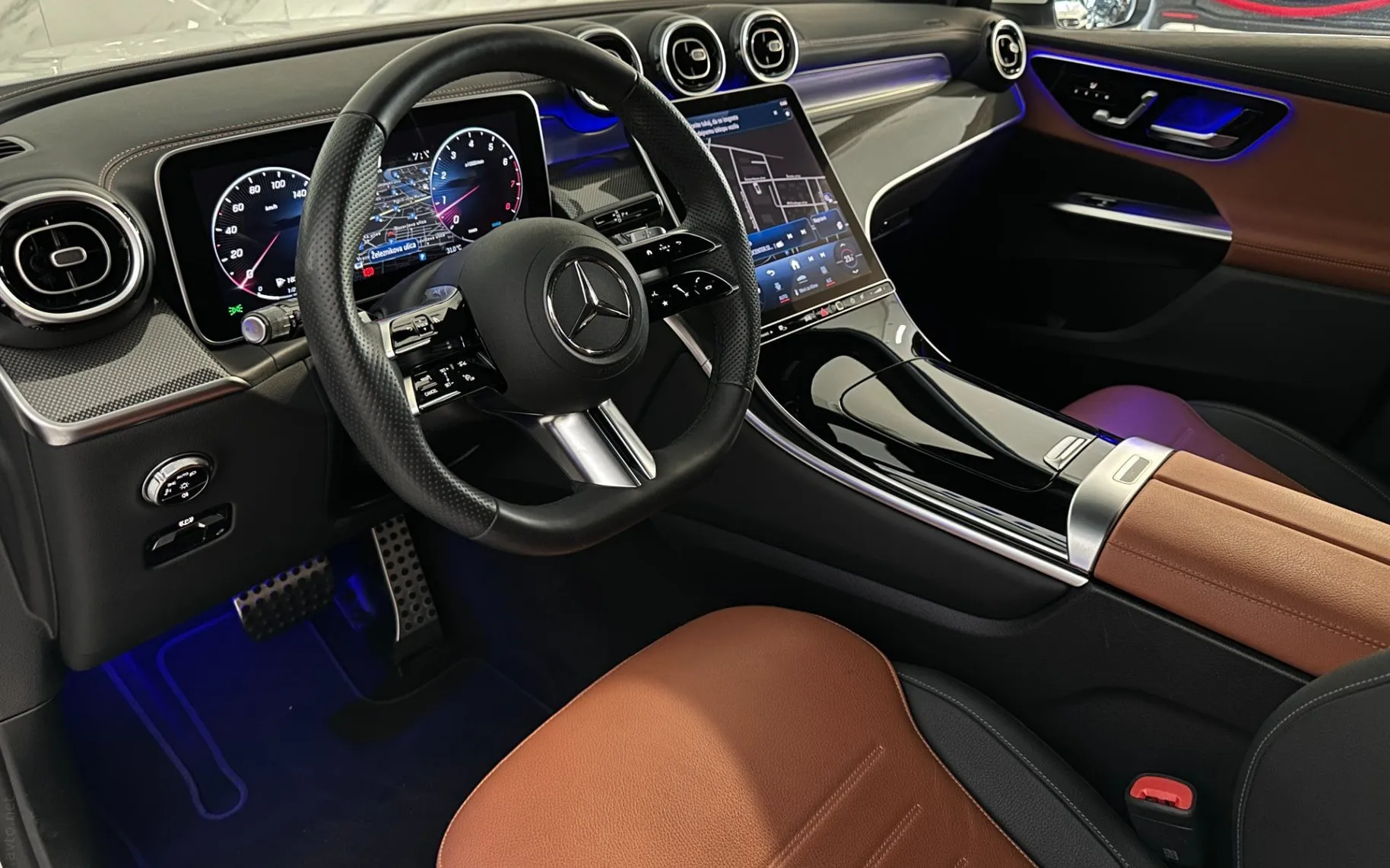 Notranja slika - Mercedes-Benz GLC-Razred - 200|4Matic|AMG|360K|Memory|ACC|KeyGo|Usnje|Gretje. - 8
