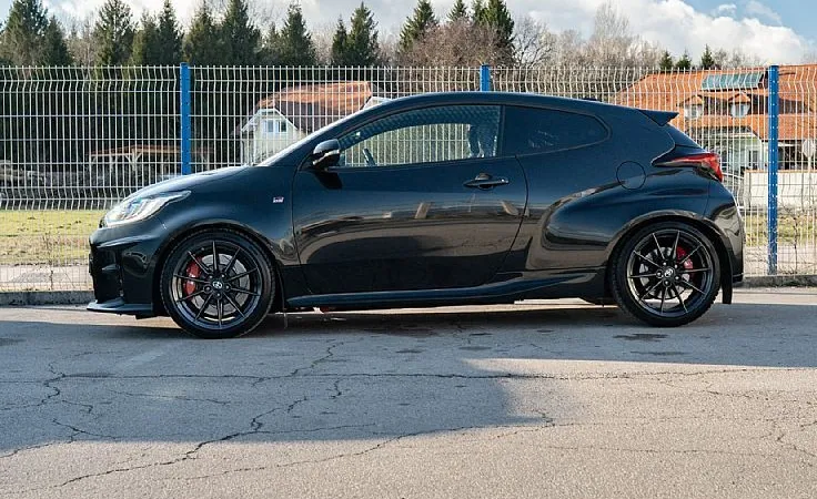 Zunanja slika - Toyota GR Yaris - 1.6 TURBO GR-FOUR 4WD KW Gewinde Akrapovič Kletka - 8