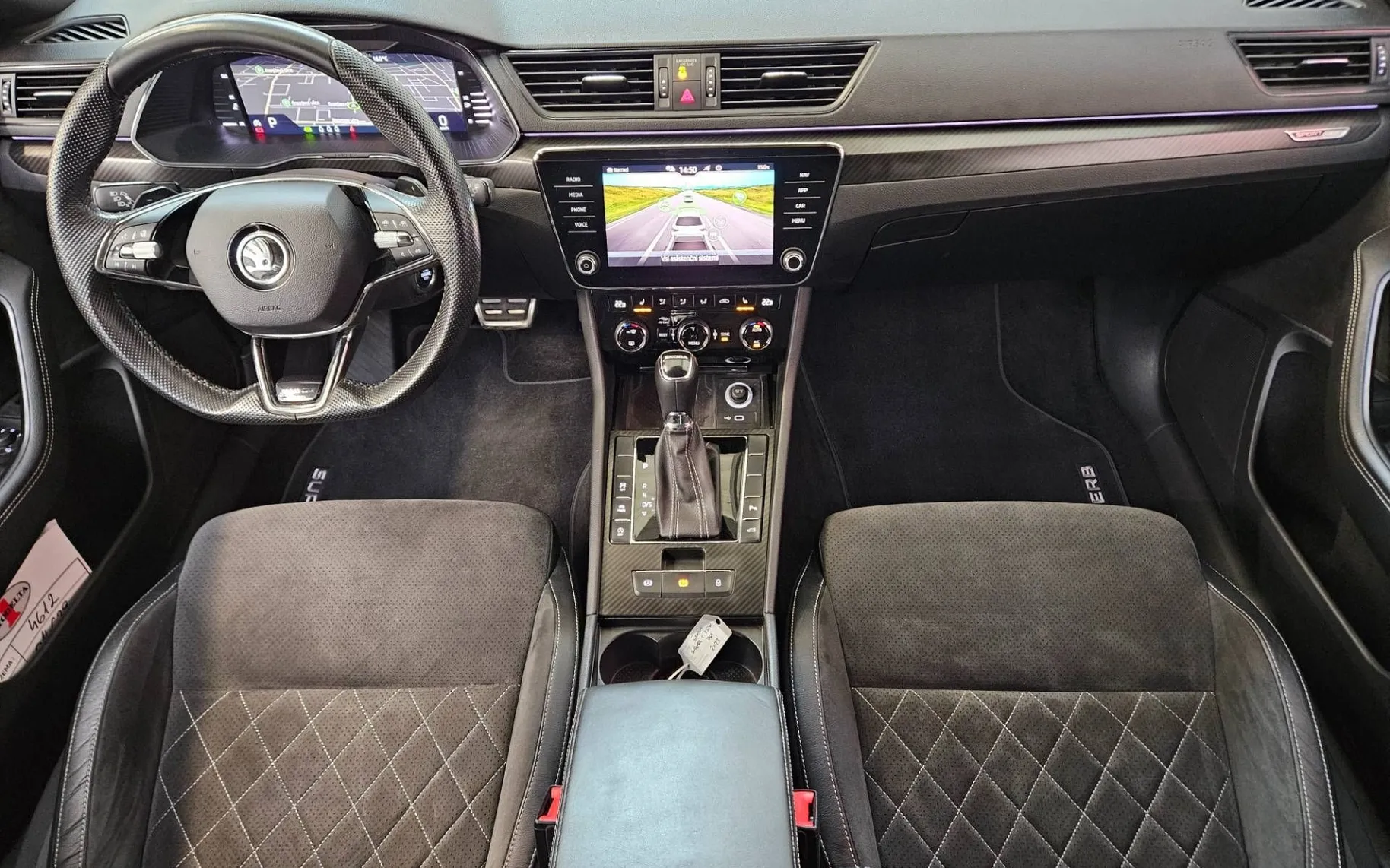 Notranja slika - Škoda Superb - 2.0 TDI Sportline Combi DSG 147 kW - 8