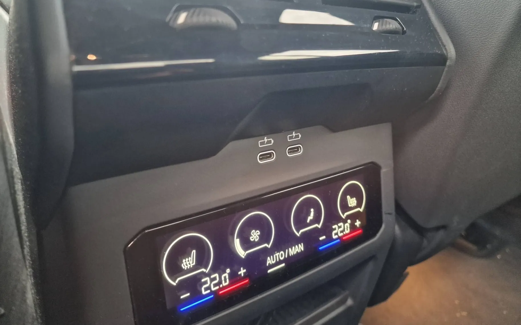 Notranja slika - BMW serija 5: - 520i Avt. M-SPORT POLOG 5600 - 8