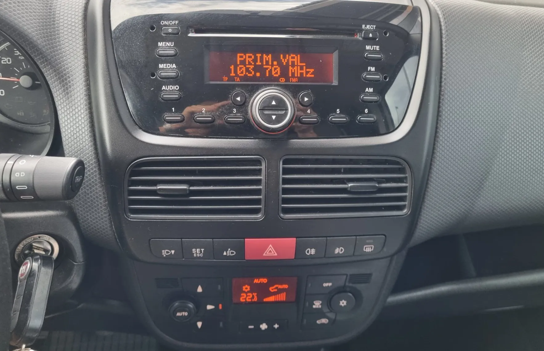 Zunanja slika - Fiat Doblo - 1.6 JTD - SLOVENSKI + POTRJENA KNJIGA + KLJUKA - 15