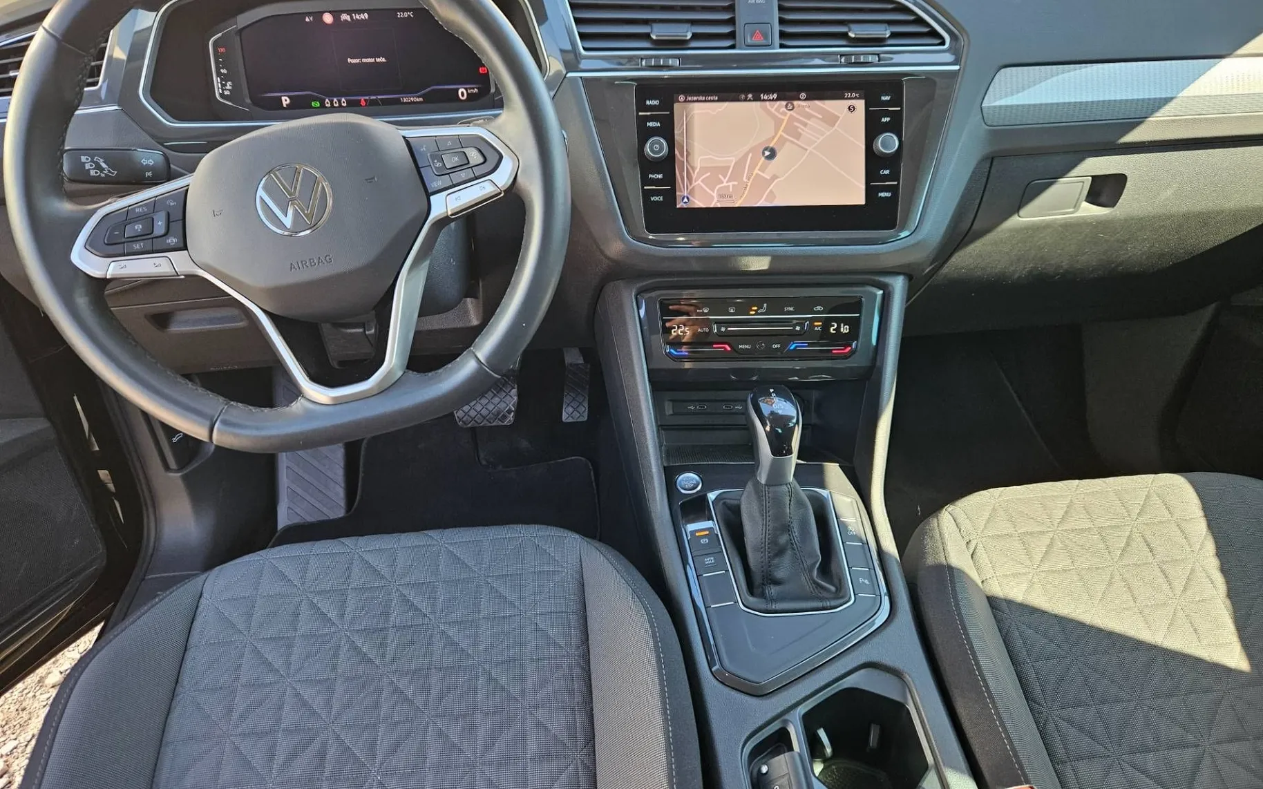 Notranja slika - Volkswagen Tiguan - 2.0 TDI BMT AVT. 1.LASTNIK SLO KAMERA VIRTUAL NA.. - 9