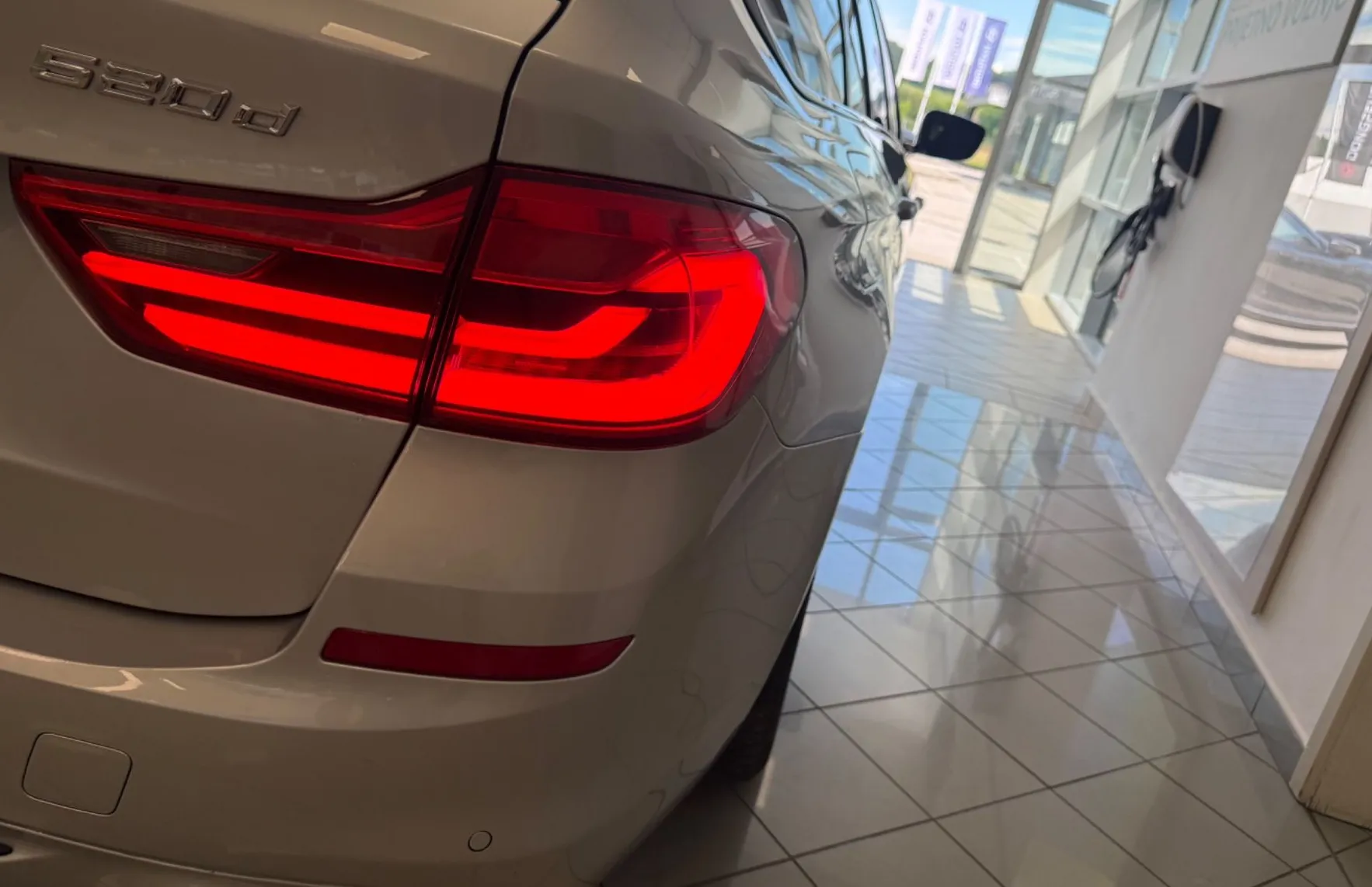 Zunanja slika - BMW Serija 5 - Touring: 520d xDrive Touring Avt. SPORT LINE-LED-NAVI-PA - 10