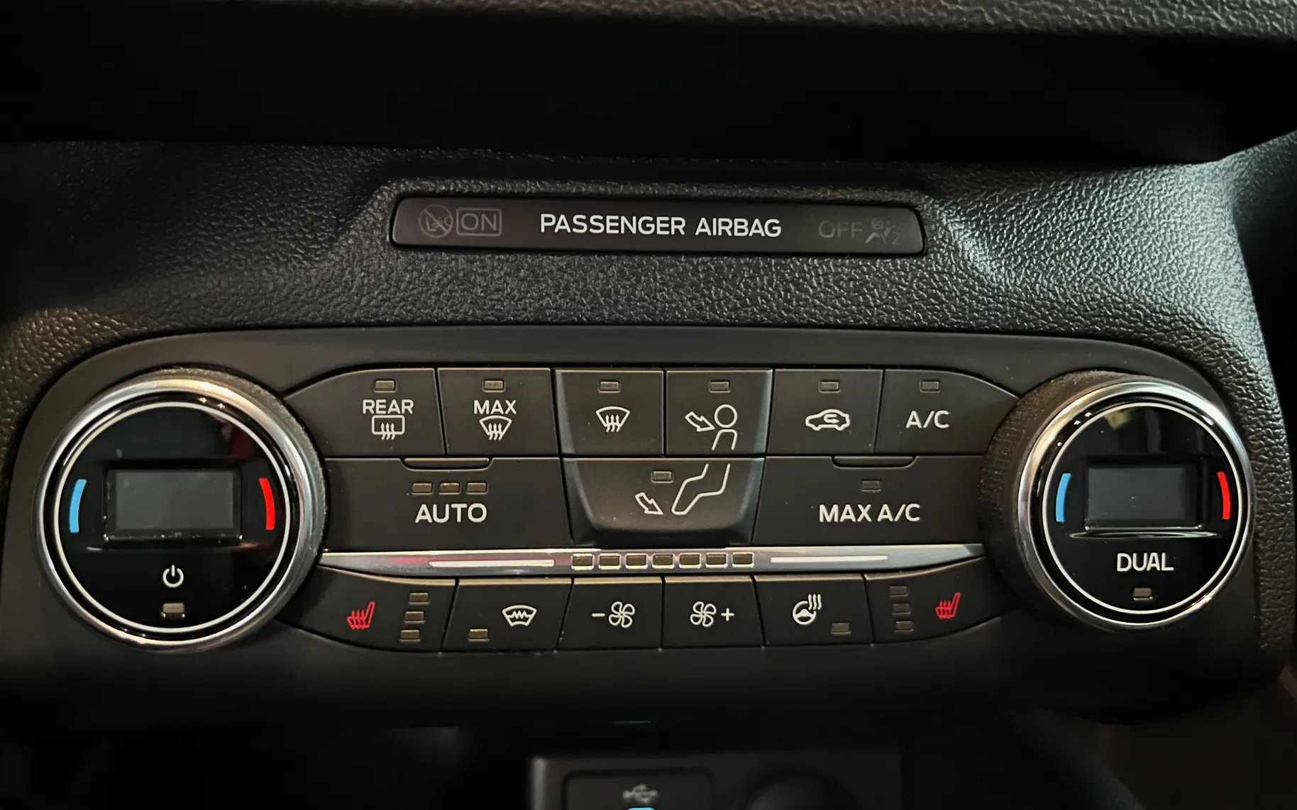Notranja slika - Ford Focus - 1,5 EcoBlue Active X - 9