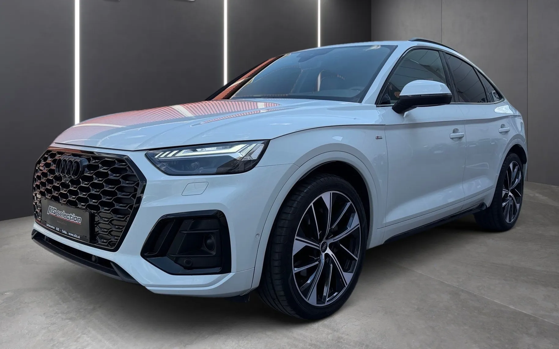Zunanja slika - Audi Q5 Sportback - 40 TDI quattro S line-Zračno-Matrix-Kljuka... - 1