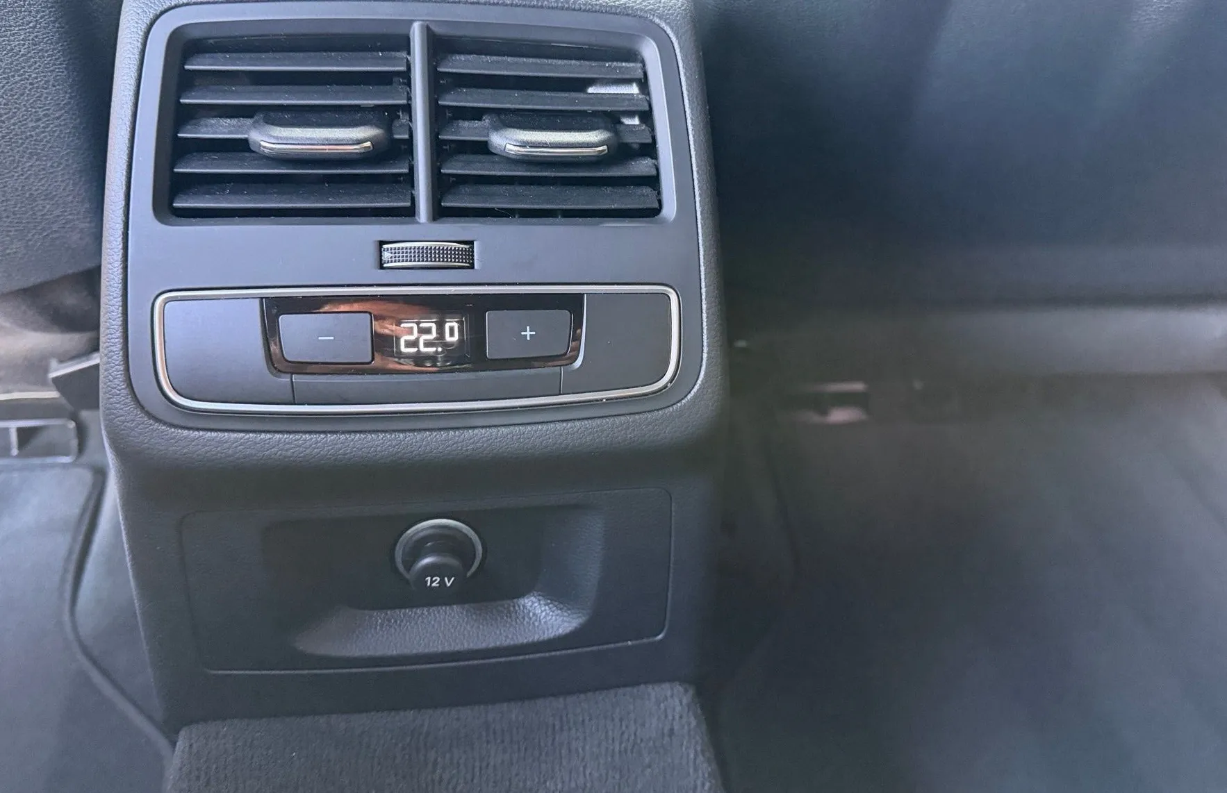 Zunanja slika - Audi A4 - 40 TDI S tronic advanced-Usnje-ACC-PDC-Navigacija. - 13