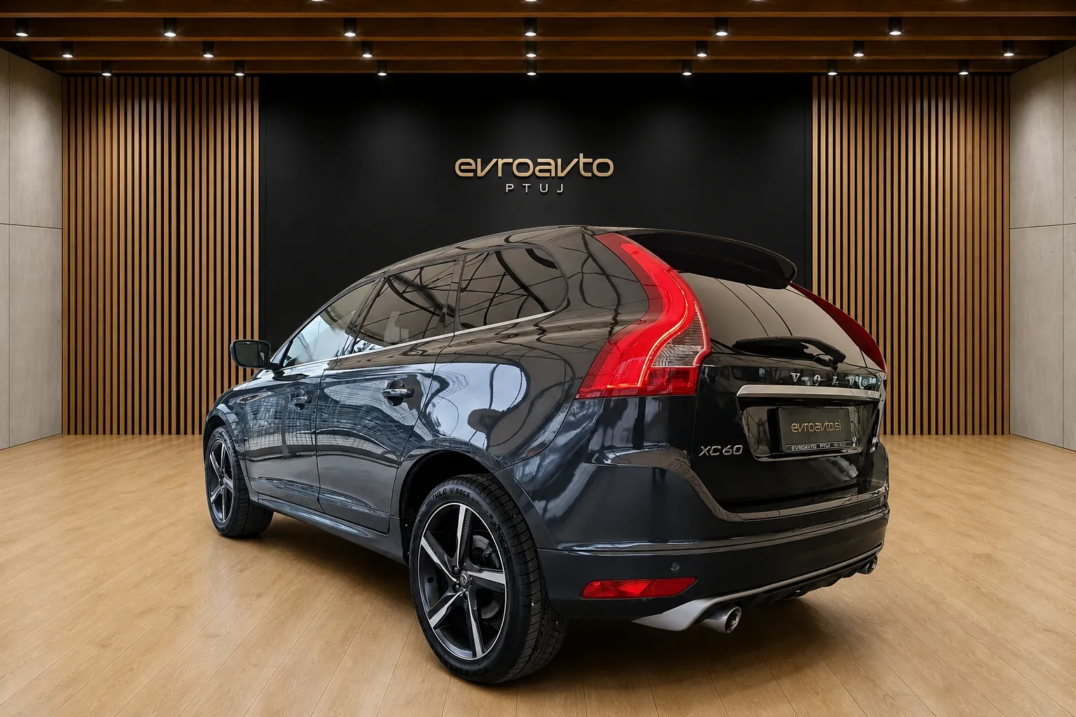 Zunanja slika - Volvo XC60 - D4 AWD AUTO R-Design•Legendarni 5-valjni motor... - 6