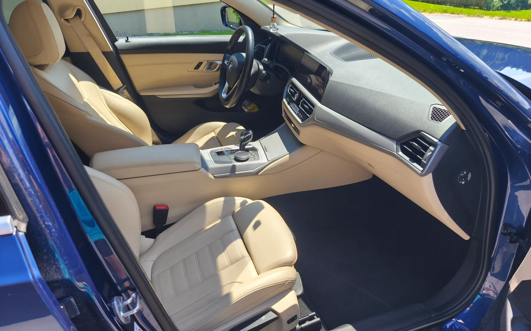 Notranja slika - BMW Serija 3 - 320d Touring Avt. - 8