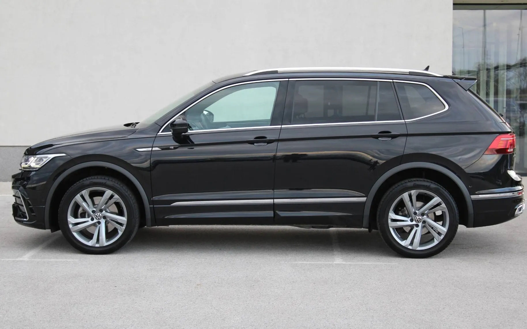 Zunanja slika - VW Tiguan Allspace - 2.0 TDI 4MOTION R-LINE 7SED SIDE AST ACC KAM AMB. - 8